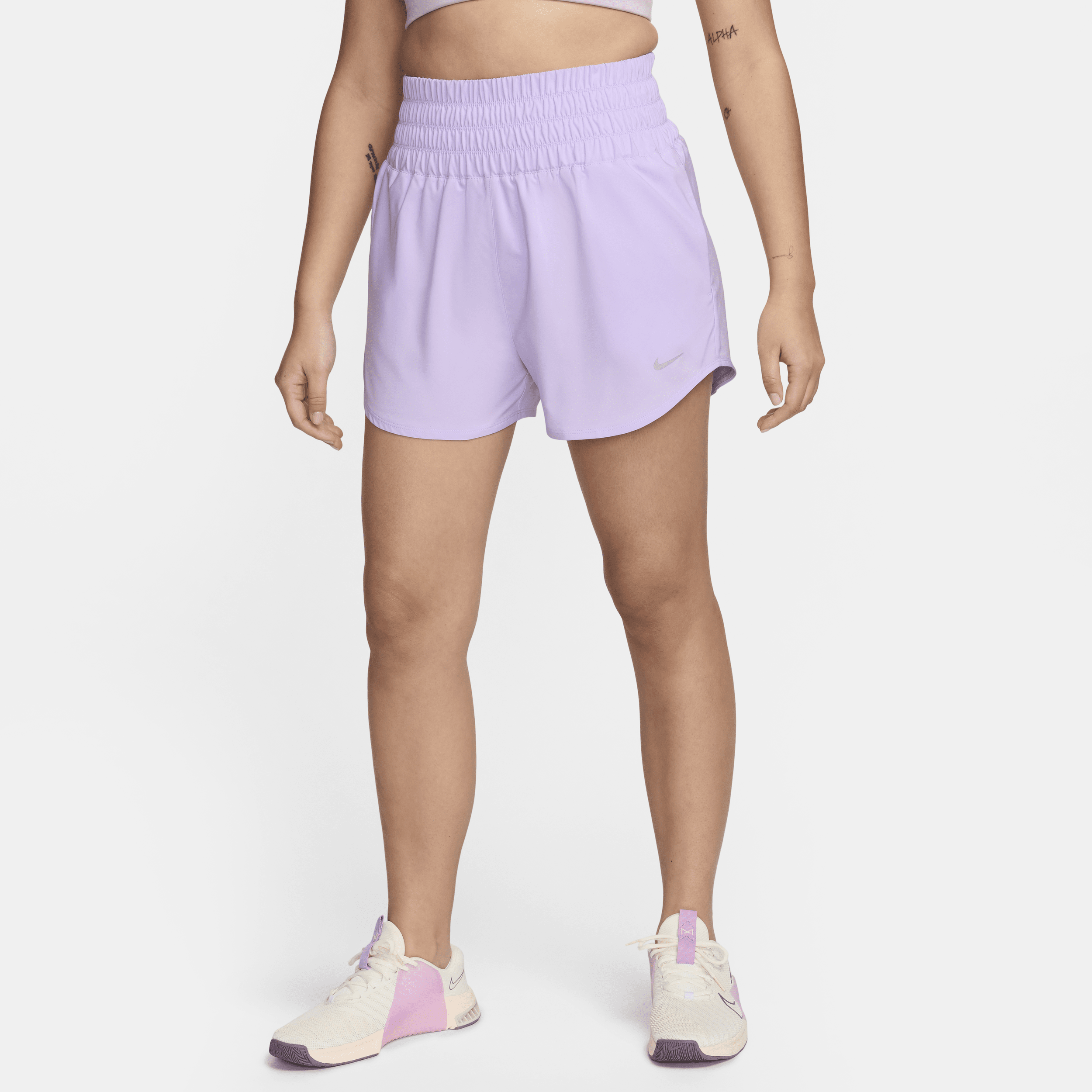 Nike One Pantalón corto de talle ultraalto con malla interior de 8 cm Dri-FIT - Mujer - Morado