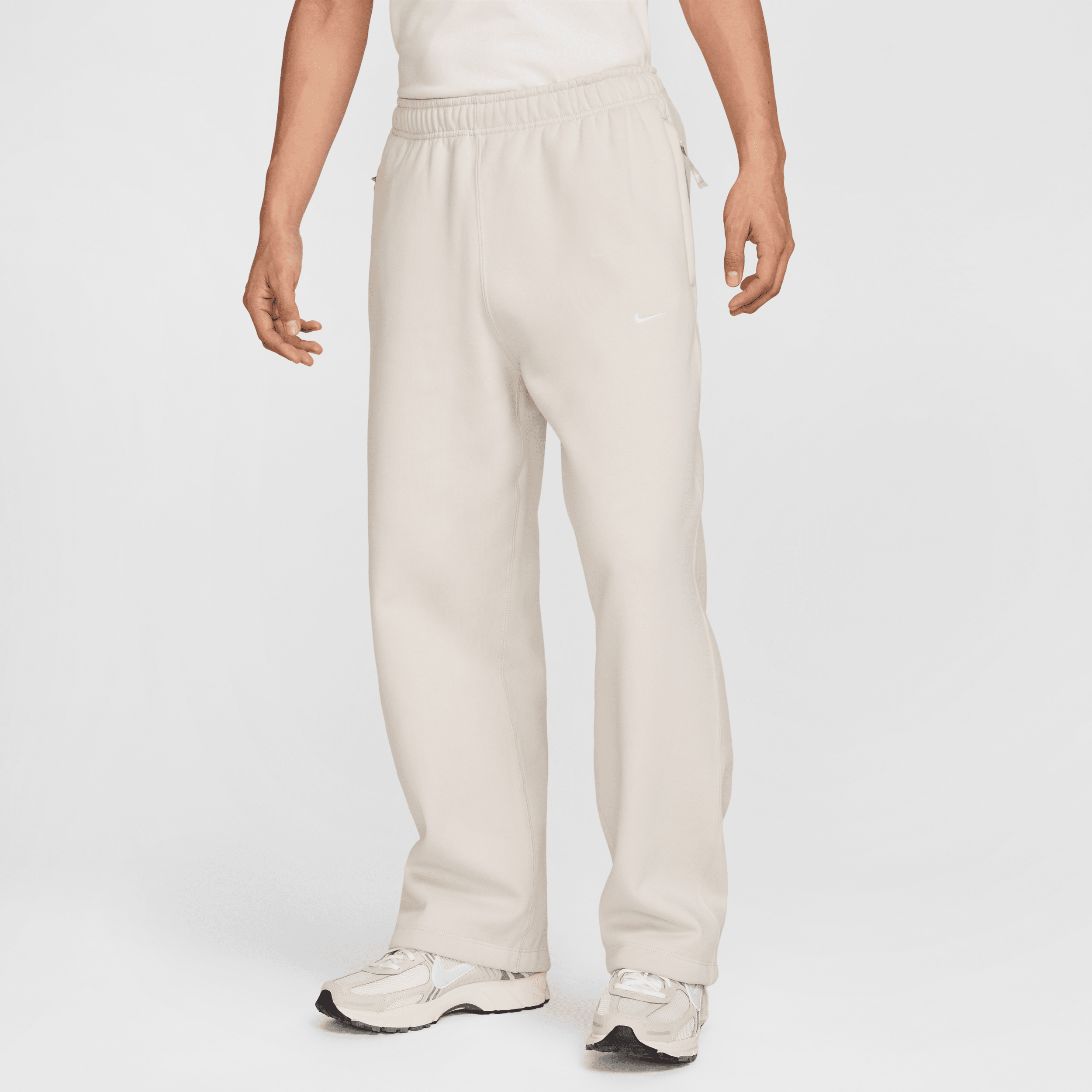 【ナイキ(NIKE)公式ストア】ナイキ スポーツウェア スウッシュ メンズ オープンヘム フリース パンツ FN3343-072 グレー 【ナイキ(NIKE)公式ストア】ナイキ スポーツウェア スウッシュ メンズ オープンヘム フリース パンツ FN3343-072 グレー