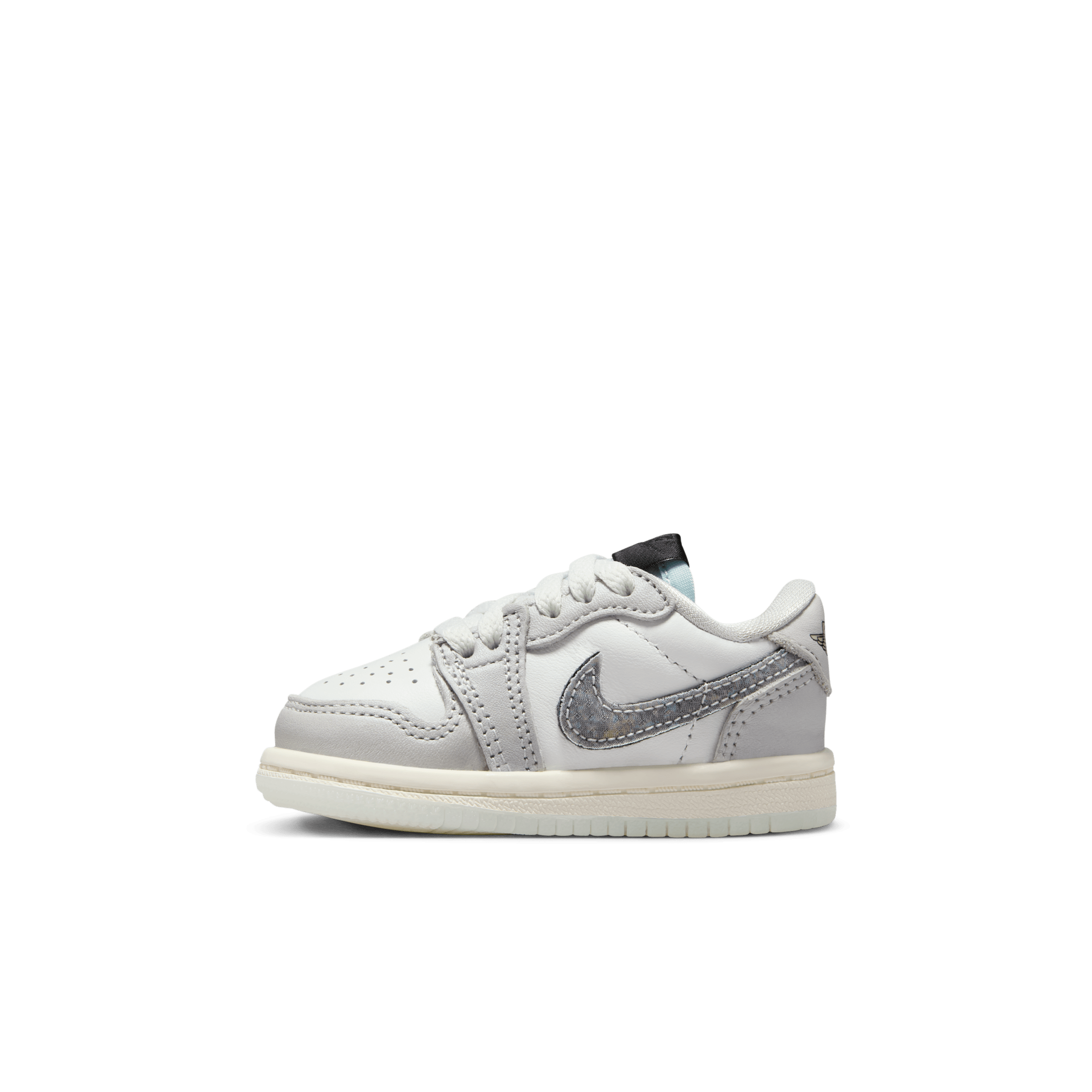 【ナイキ(NIKE)公式ストア】ジョーダン 1 レトロ LOW "LNY" ベビーシューズ HF3206-100 ホワイト 【ナイキ(NIKE)公式ストア】ジョーダン 1 レトロ LOW "LNY" ベビーシューズ HF3206-100 ホワイト