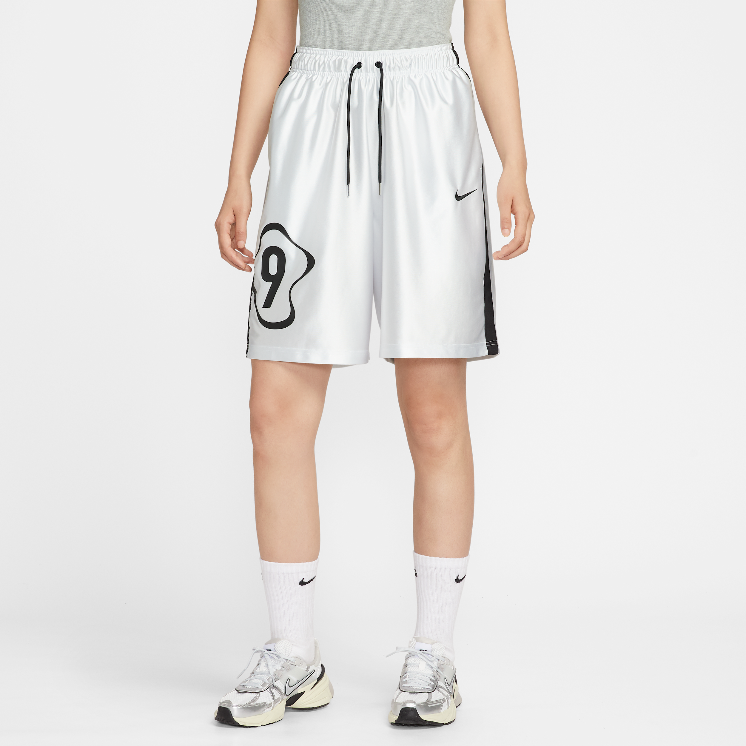 【ナイキ(NIKE)公式ストア】ナイキ スポーツウェア ウィメンズ ミッドライズ オーバーサイズド メッシュ ショートパンツ II1943-095 グレー 【ナイキ(NIKE)公式ストア】ナイキ スポーツウェア ウィメンズ ミッドライズ オーバーサイズド メッシュ ショートパンツ II1943-095 グレー