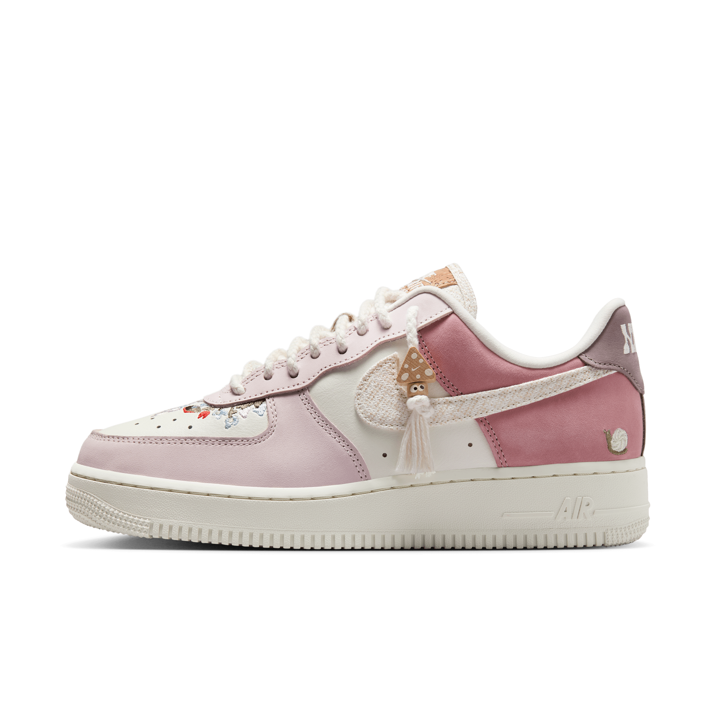 【ナイキ(NIKE)公式ストア】ナイキ エア フォース 1 '07 LX ウィメンズシューズ IB8874-111 ホワイト 【ナイキ(NIKE)公式ストア】ナイキ エア フォース 1 '07 LX ウィメンズシューズ IB8874-111 ホワイト