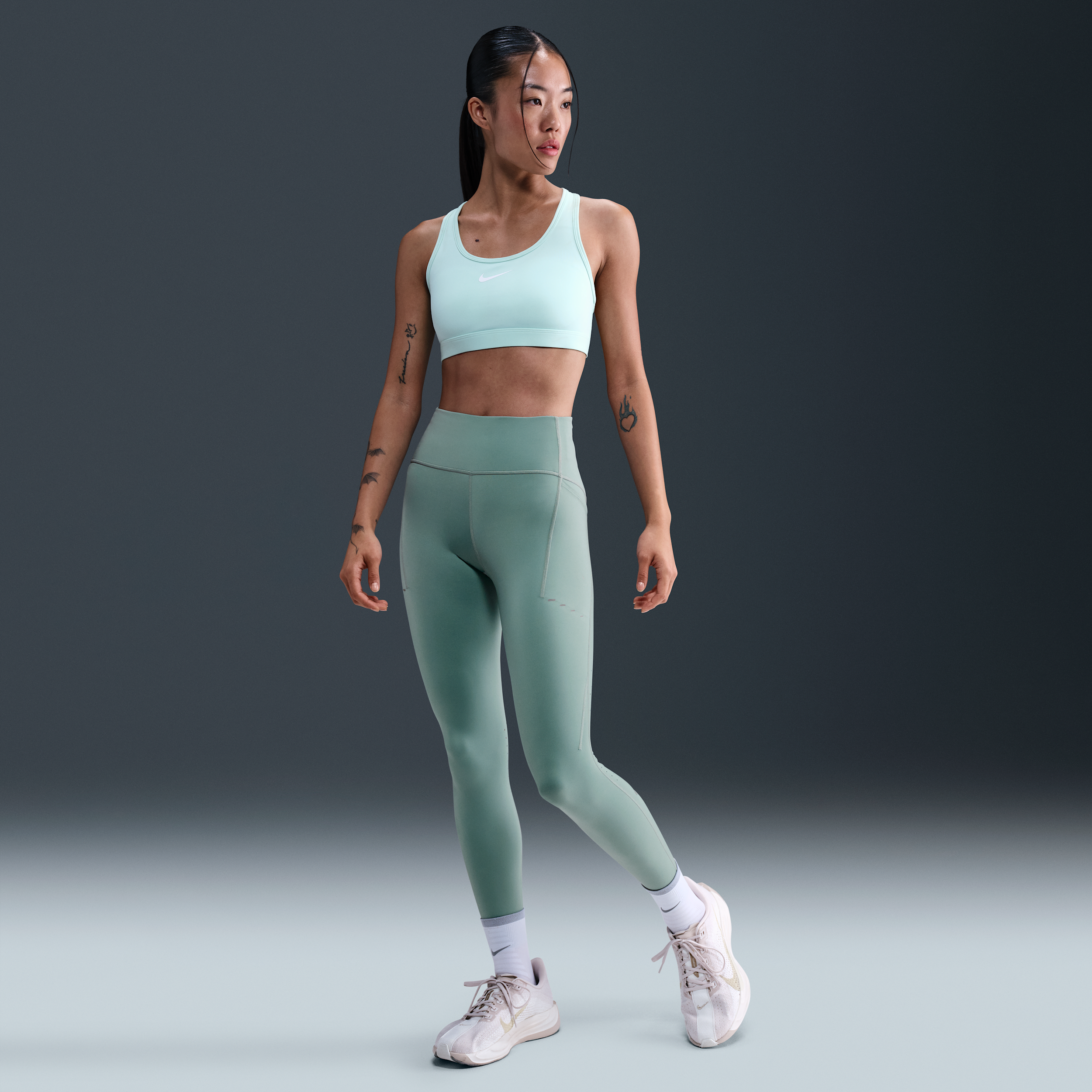 【ナイキ(NIKE)公式ストア】ナイキ スウィフト ウィメンズ ハイウエスト 7/8 ランニングレギンス ポケット付き HJ2253-017 グリーン 【ナイキ(NIKE)公式ストア】ナイキ スウィフト ウィメンズ ハイウエスト 7/8 ランニングレギンス ポケット付き HJ2253-017 グリーン