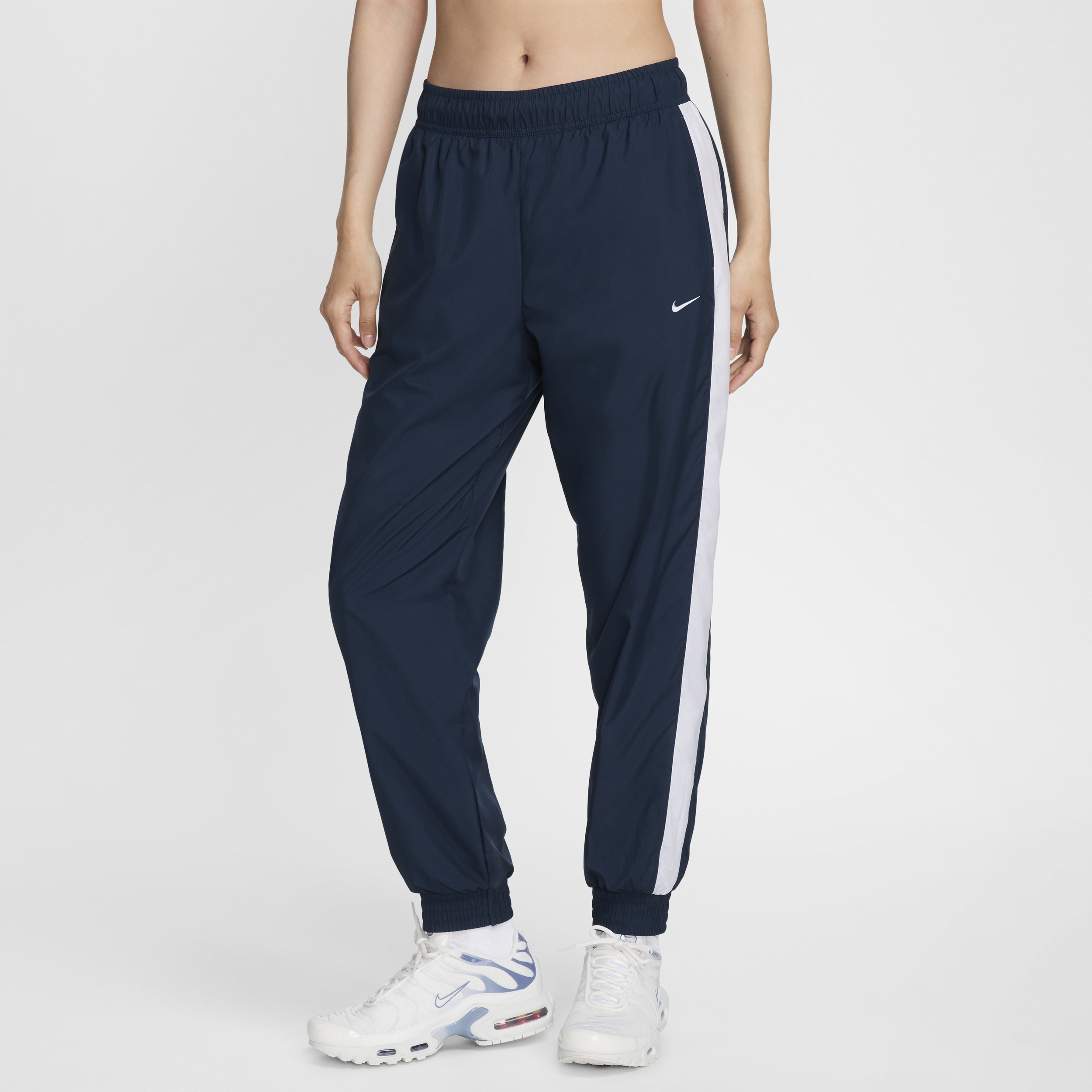 【ナイキ(NIKE)公式ストア】ナイキ スポーツウェア クラシック ウーブン ウィメンズ UV ミッドライズ ルーズ ジョガーパンツ FV7661-478 ブルー 【ナイキ(NIKE)公式ストア】ナイキ スポーツウェア クラシック ウーブン ウィメンズ UV ミッドライズ ルーズ ジョガーパンツ FV7661-478 ブルー