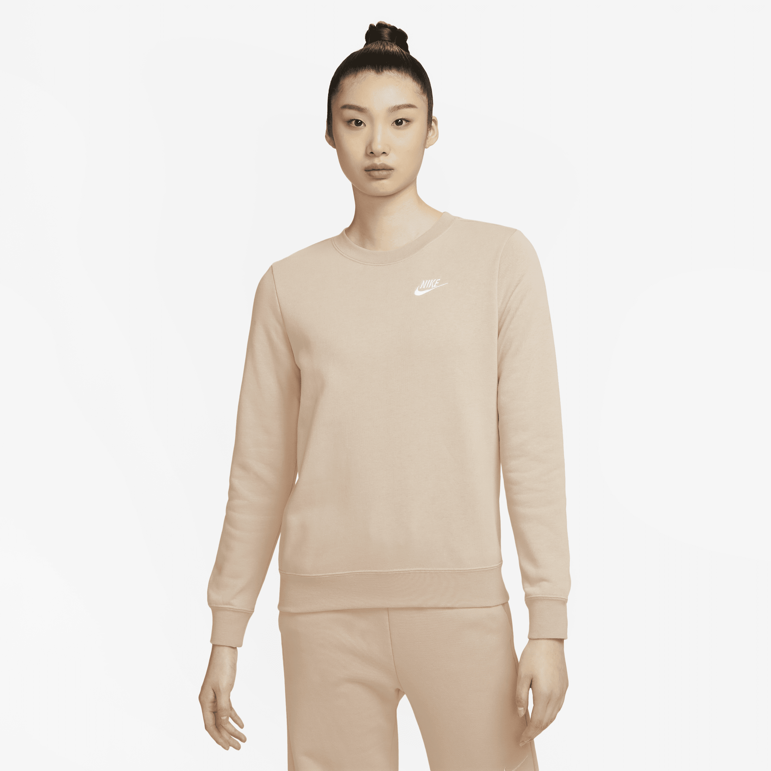 【ナイキ(NIKE)公式ストア】ナイキ スポーツウェア クラブ フリース ウィメンズ クルーネック スウェットシャツ DQ5474-126 ブラウン 【ナイキ(NIKE)公式ストア】ナイキ スポーツウェア クラブ フリース ウィメンズ クルーネック スウェットシャツ DQ5474-126 ブラウン
