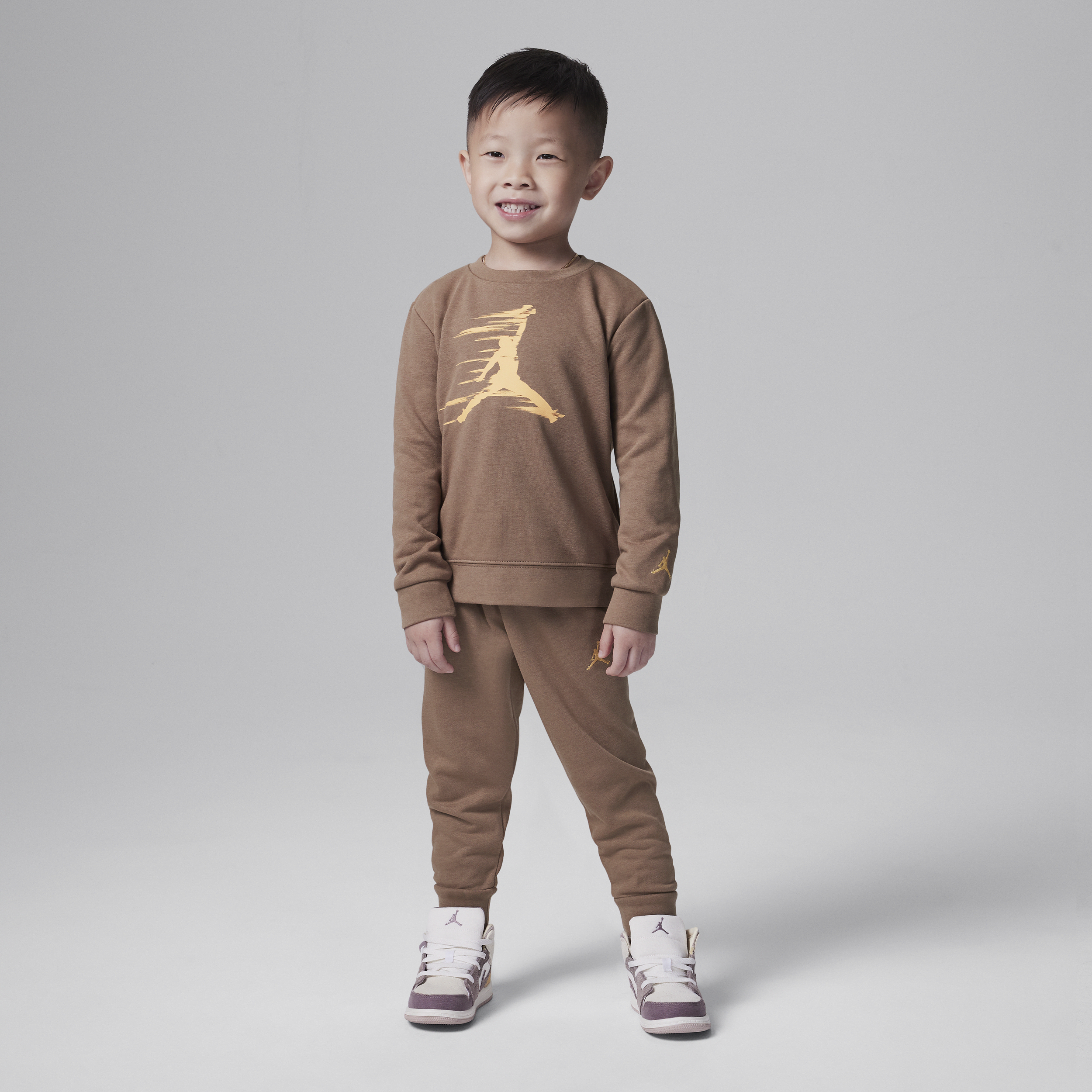 【ナイキ(NIKE)公式ストア】ジョーダン MJ フライト MVP ベビー ツーピース フレンチ テリー クルー セットアップ HQ7680-258 ブラウン 【ナイキ(NIKE)公式ストア】ジョーダン MJ フライト MVP ベビー ツーピース フレンチ テリー クルー セットアップ HQ7680-258 ブラウン