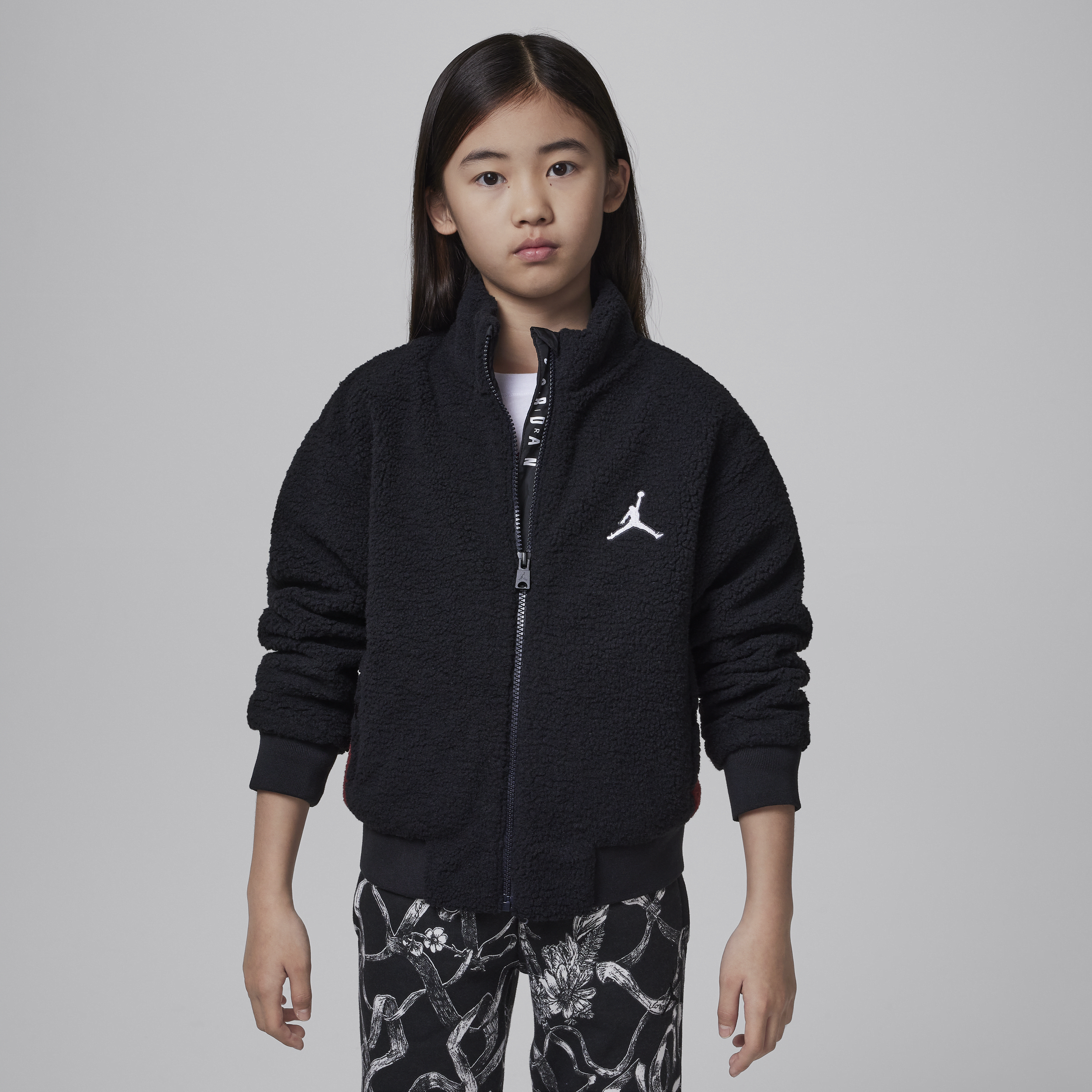 【ナイキ(NIKE)公式ストア】ジョーダン ジュニア ジャンプマン ハイ パイル ジャケット HQ7918-010 ブラック 【ナイキ(NIKE)公式ストア】ジョーダン ジュニア ジャンプマン ハイ パイル ジャケット HQ7918-010 ブラック