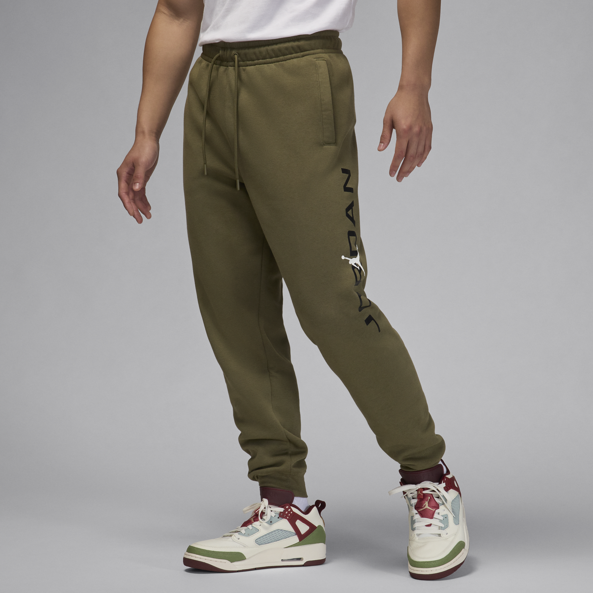 【ナイキ(NIKE)公式ストア】ジョーダン エッセンシャル メンズ フリース ジョガーパンツ HQ4645-222 グリーン 【ナイキ(NIKE)公式ストア】ジョーダン エッセンシャル メンズ フリース ジョガーパンツ HQ4645-222 グリーン