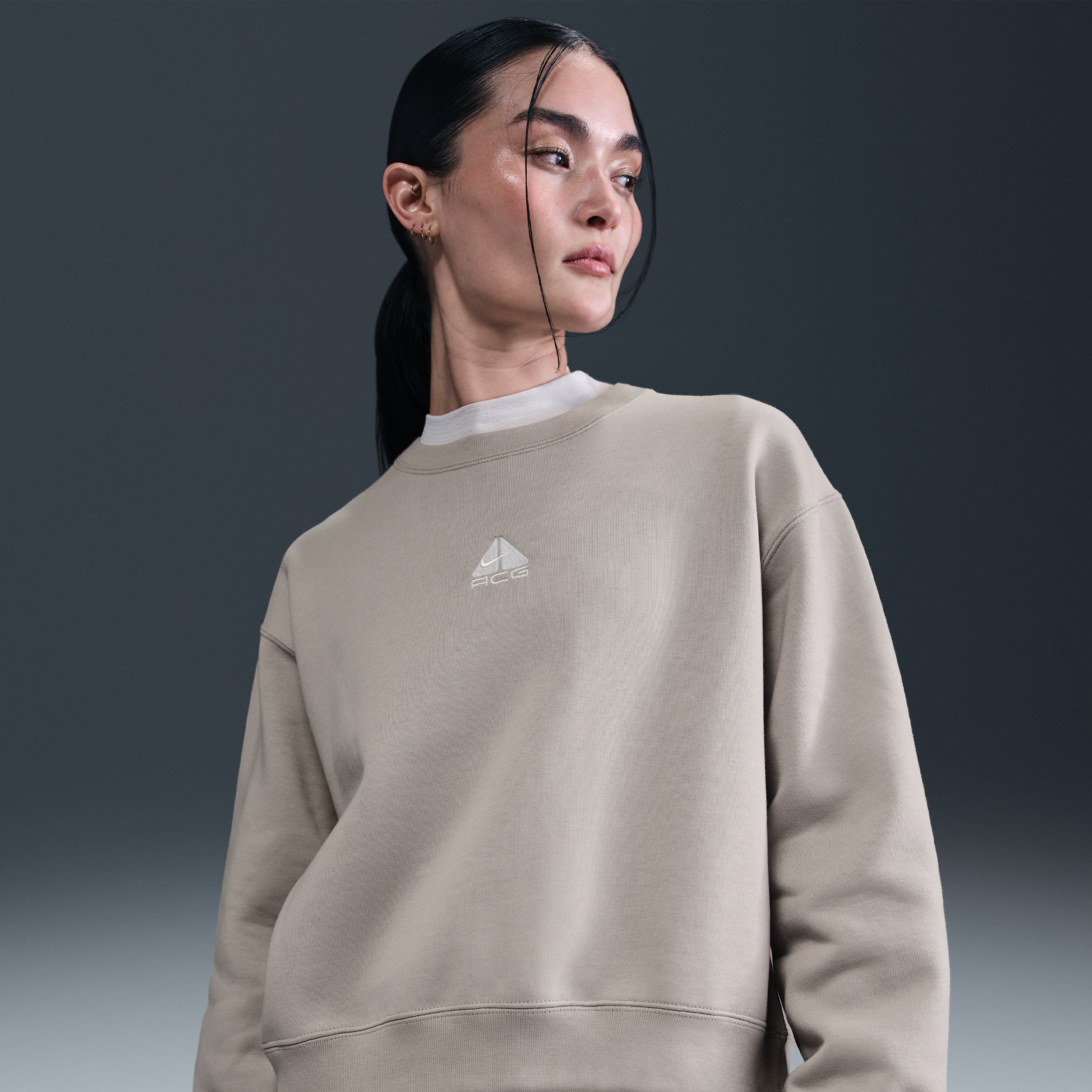 【ナイキ(NIKE)公式ストア】ナイキ ACG "Tuff Fleece" ウィメンズ Therma-FIT レペル クルーネック スウェットシャツ HJ0233-009 グレー 【ナイキ(NIKE)公式ストア】ナイキ ACG "Tuff Fleece" ウィメンズ Therma-FIT レペル クルーネック スウェットシャツ HJ0233-009 グレー