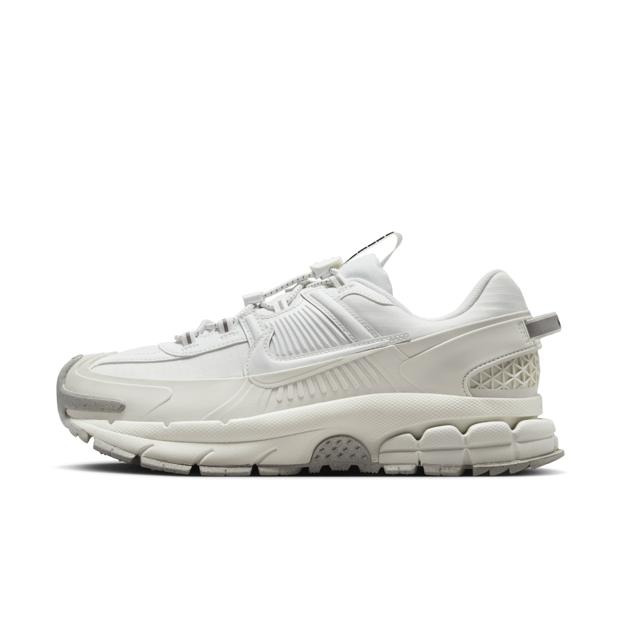 【ナイキ(NIKE)公式ストア】ナイキ ズーム ボメロ ローム ウィメンズ ウィンタライズド シューズ HV6410-100 ホワイト 【ナイキ(NIKE)公式ストア】ナイキ ズーム ボメロ ローム ウィメンズ ウィンタライズド シューズ HV6410-100 ホワイト