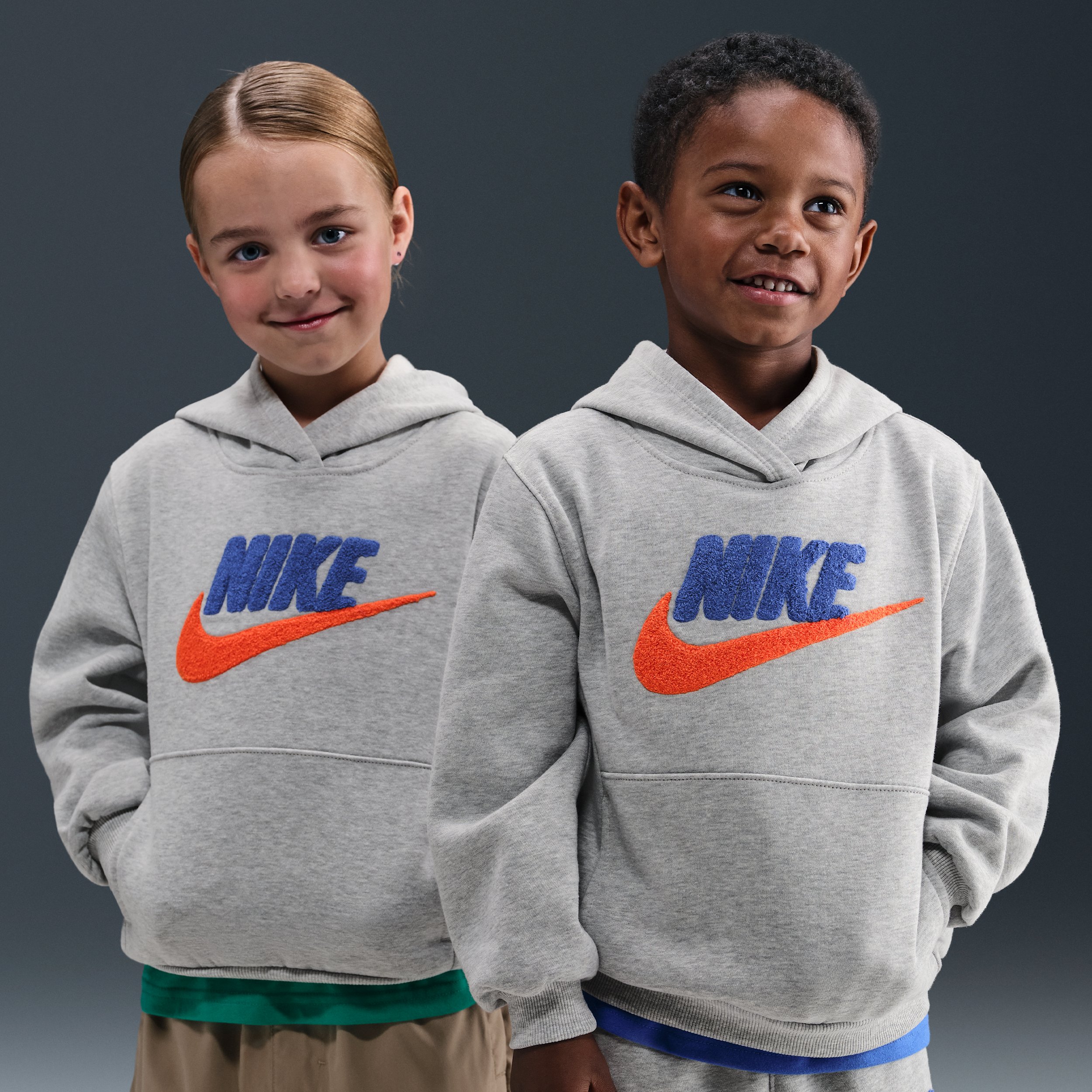 【ナイキ(NIKE)公式ストア】ナイキ クラブ リトルキッズ シェニール プルオーバー パーカー IO2772-010 ブラック 【ナイキ(NIKE)公式ストア】ナイキ クラブ リトルキッズ シェニール プルオーバー パーカー IO2772-010 ブラック