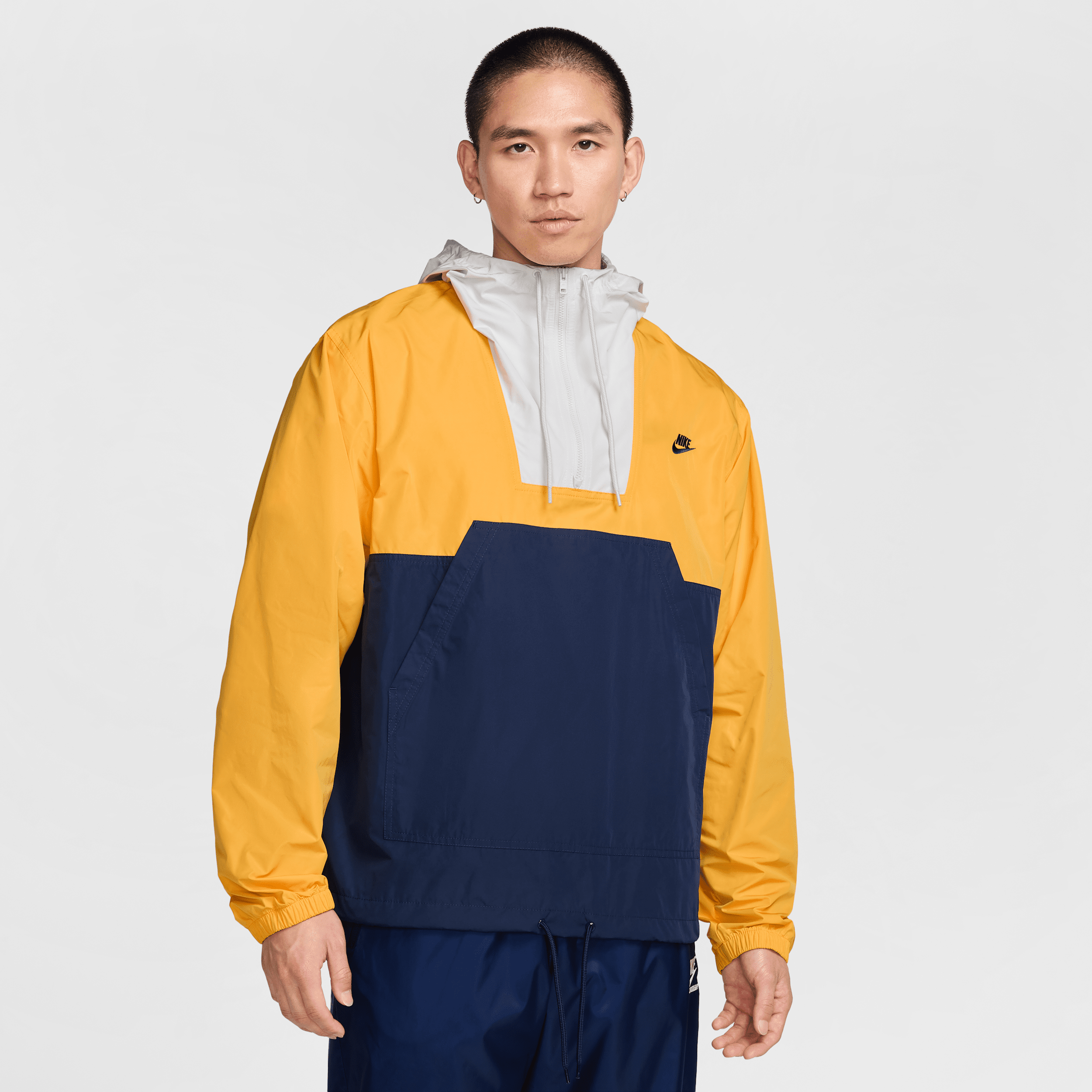 【ナイキ(NIKE)公式ストア】ナイキ クラブ メンズ マリーナ アノラック プルオーバー HJ1958-739 イエロー 【ナイキ(NIKE)公式ストア】ナイキ クラブ メンズ マリーナ アノラック プルオーバー HJ1958-739 イエロー
