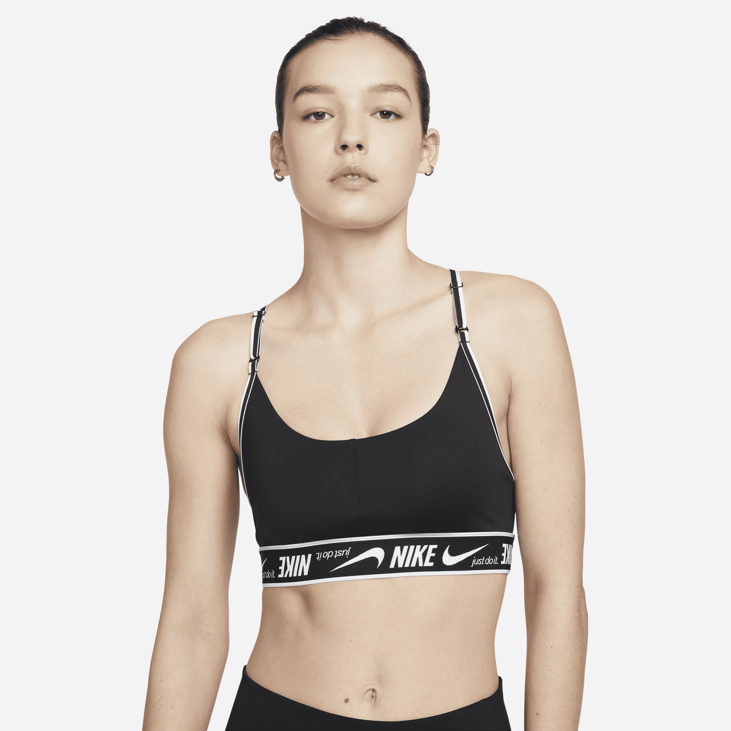 Nike Indy Padded sport-bh met logo en lichte ondersteuning - Zwart