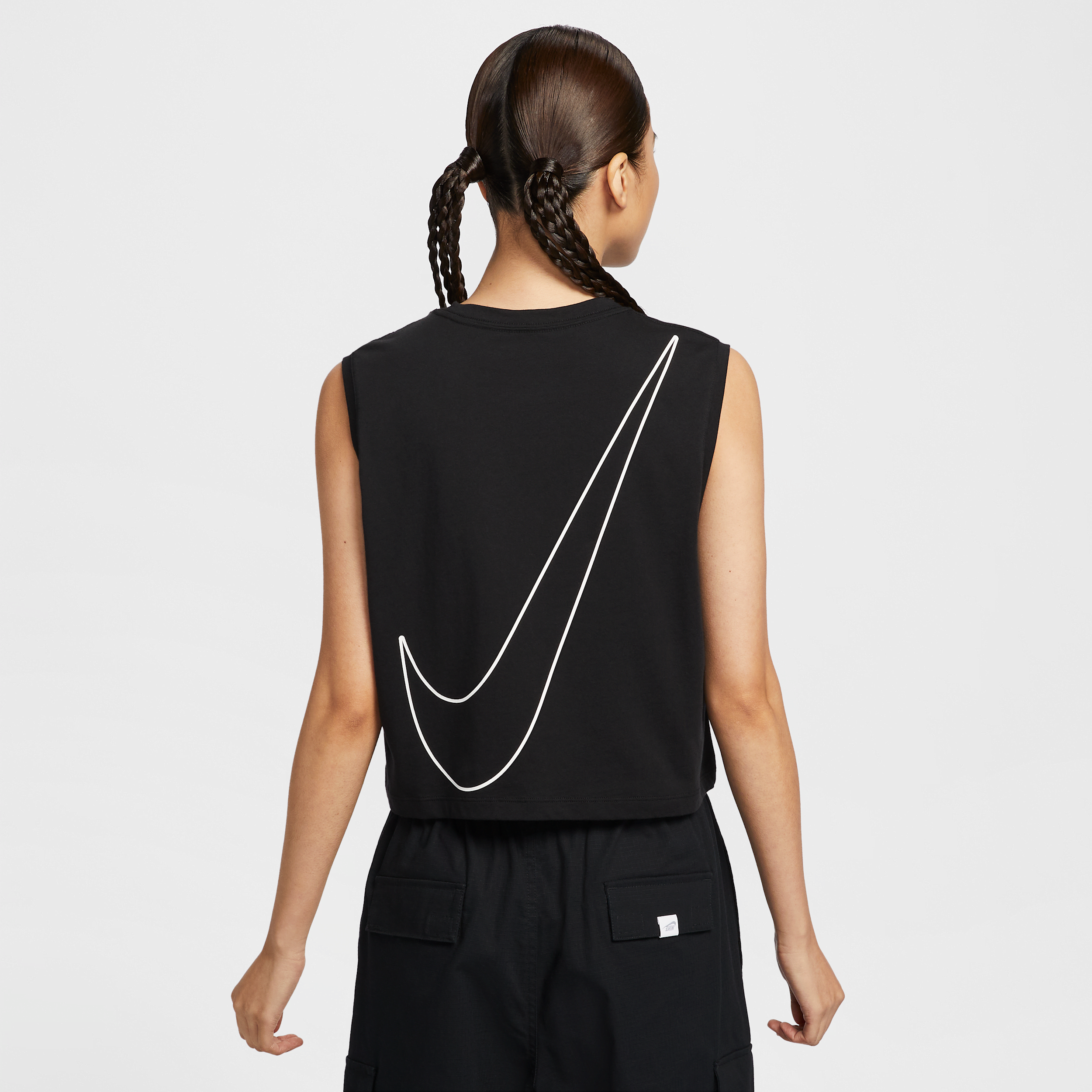 【ナイキ(NIKE)公式ストア】ナイキ スポーツウェア クラブ ウィメンズ スリーブレス クロップド Tシャツ HF9532-010 ブラック 【ナイキ(NIKE)公式ストア】ナイキ スポーツウェア クラブ ウィメンズ スリーブレス クロップド Tシャツ HF9532-010 ブラック