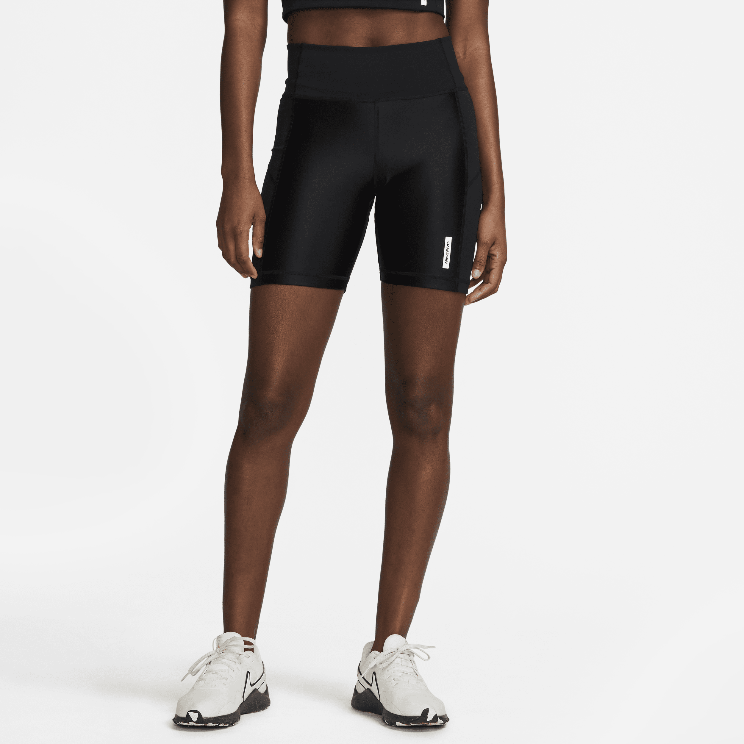 Shorts modello ciclista a vita media 18 cm Nike Pro – Donna - Nero