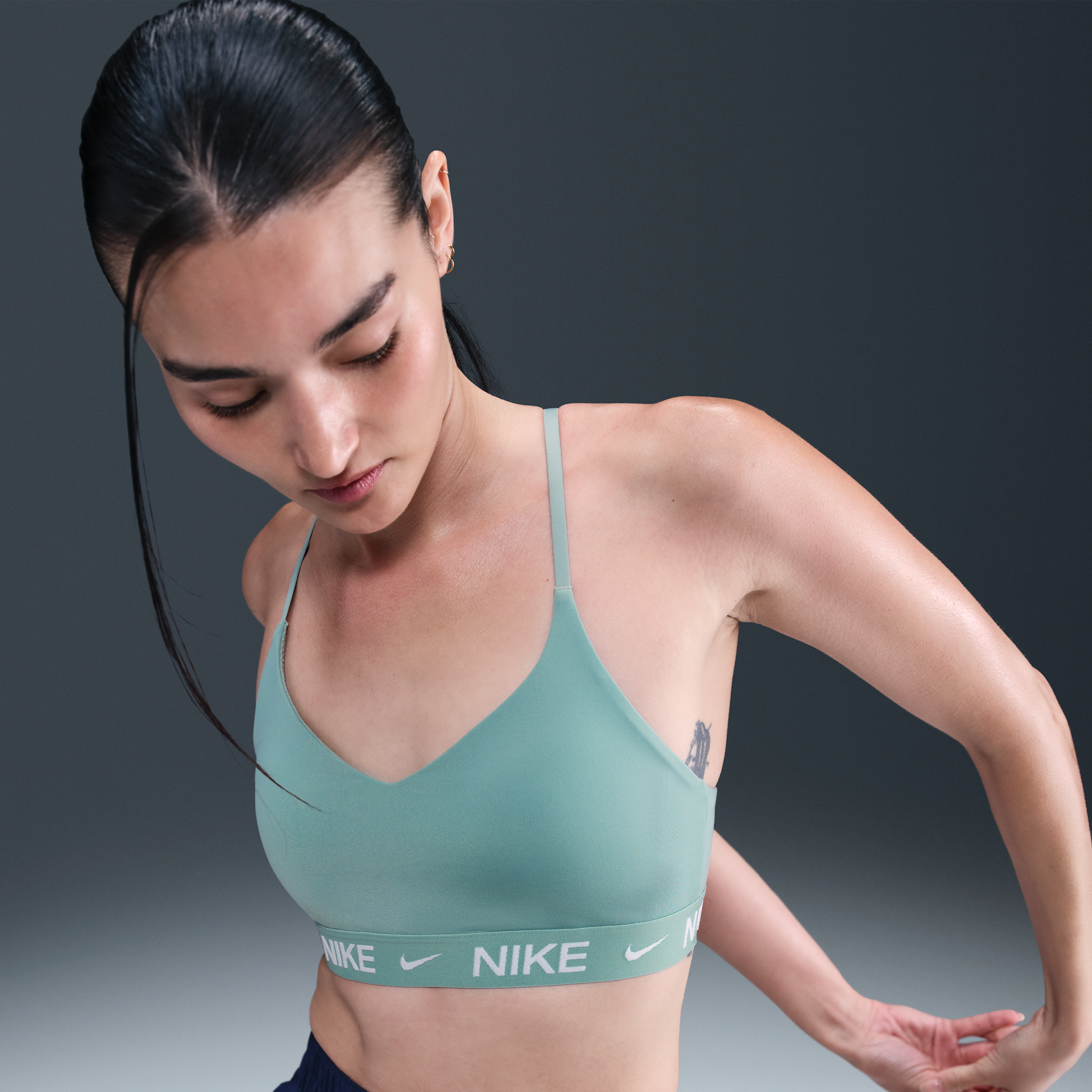 【ナイキ(NIKE)公式ストア】ナイキ インディ ライトサポート ウィメンズ パッディド アジャスタブル スポーツブラ FD1063-017 グリーン 【ナイキ(NIKE)公式ストア】ナイキ インディ ライトサポート ウィメンズ パッディド アジャスタブル スポーツブラ FD1063-017 グリーン
