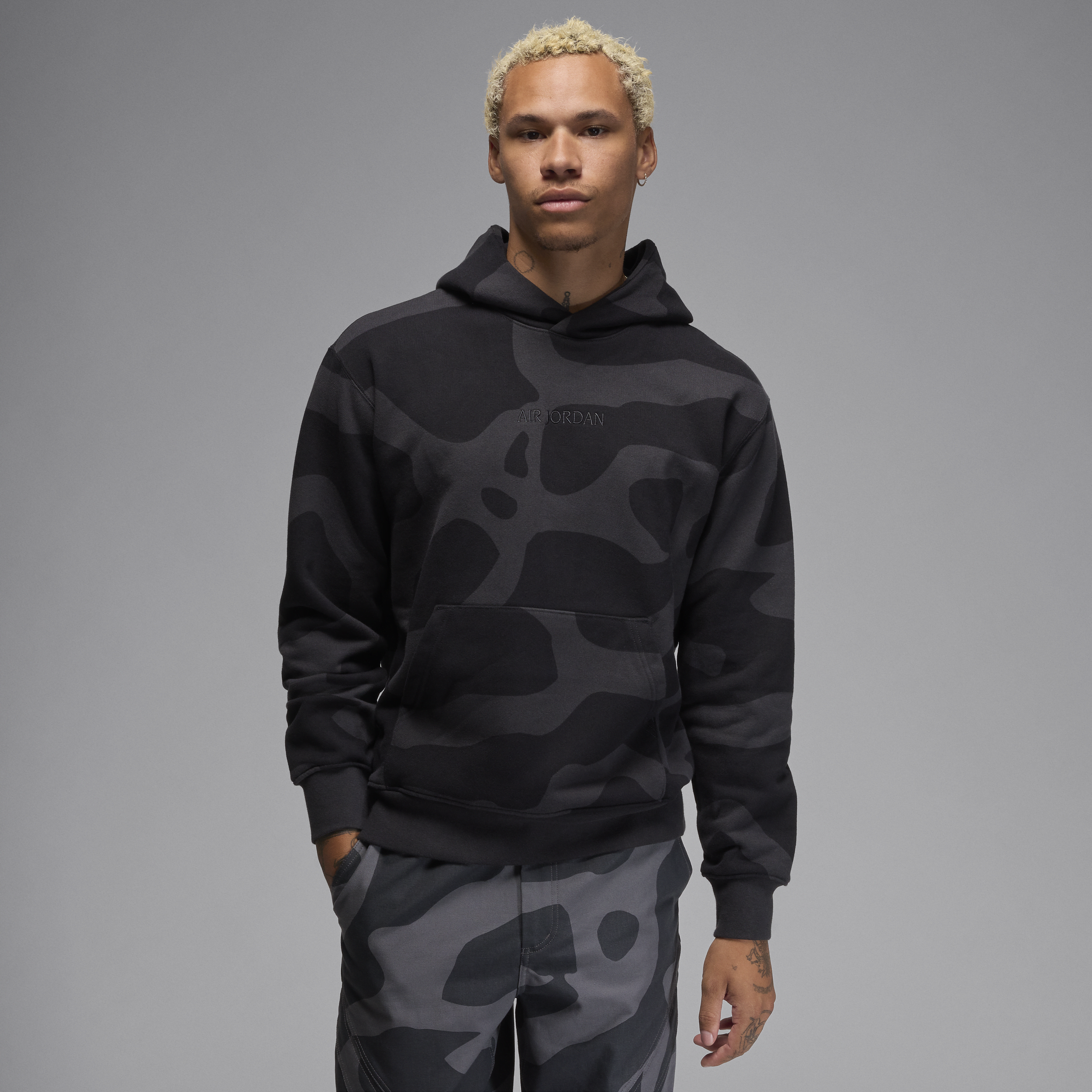【ナイキ(NIKE)公式ストア】エア ジョーダン ワードマーク メンズ カモ パーカー HF0041-045 ブラック 【ナイキ(NIKE)公式ストア】エア ジョーダン ワードマーク メンズ カモ パーカー HF0041-045 ブラック