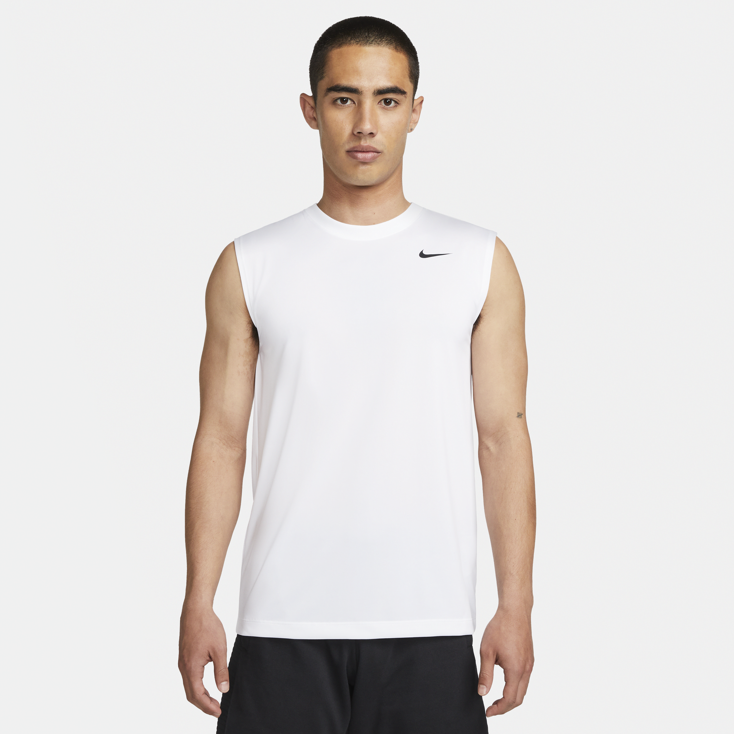 【ナイキ(NIKE)公式ストア】ナイキ Dri-FIT レジェンド メンズ スリーブレス フィットネス Tシャツ DX0992-100 ホワイト 【ナイキ(NIKE)公式ストア】ナイキ Dri-FIT レジェンド メンズ スリーブレス フィットネス Tシャツ DX0992-100 ホワイト