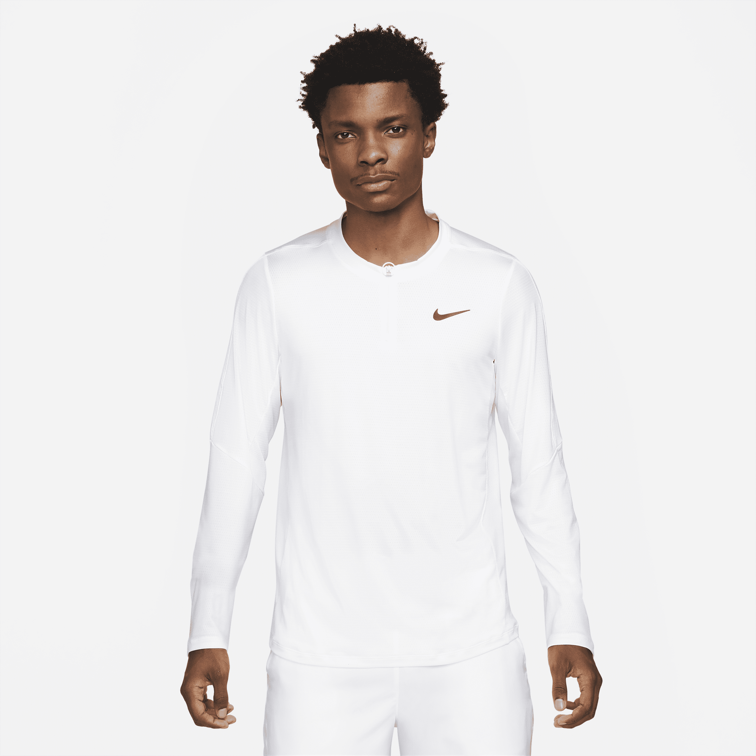 NikeCourt Dri-FIT Advantage-tennistrøje med lynlås i 1/2 længde til mænd - hvid
