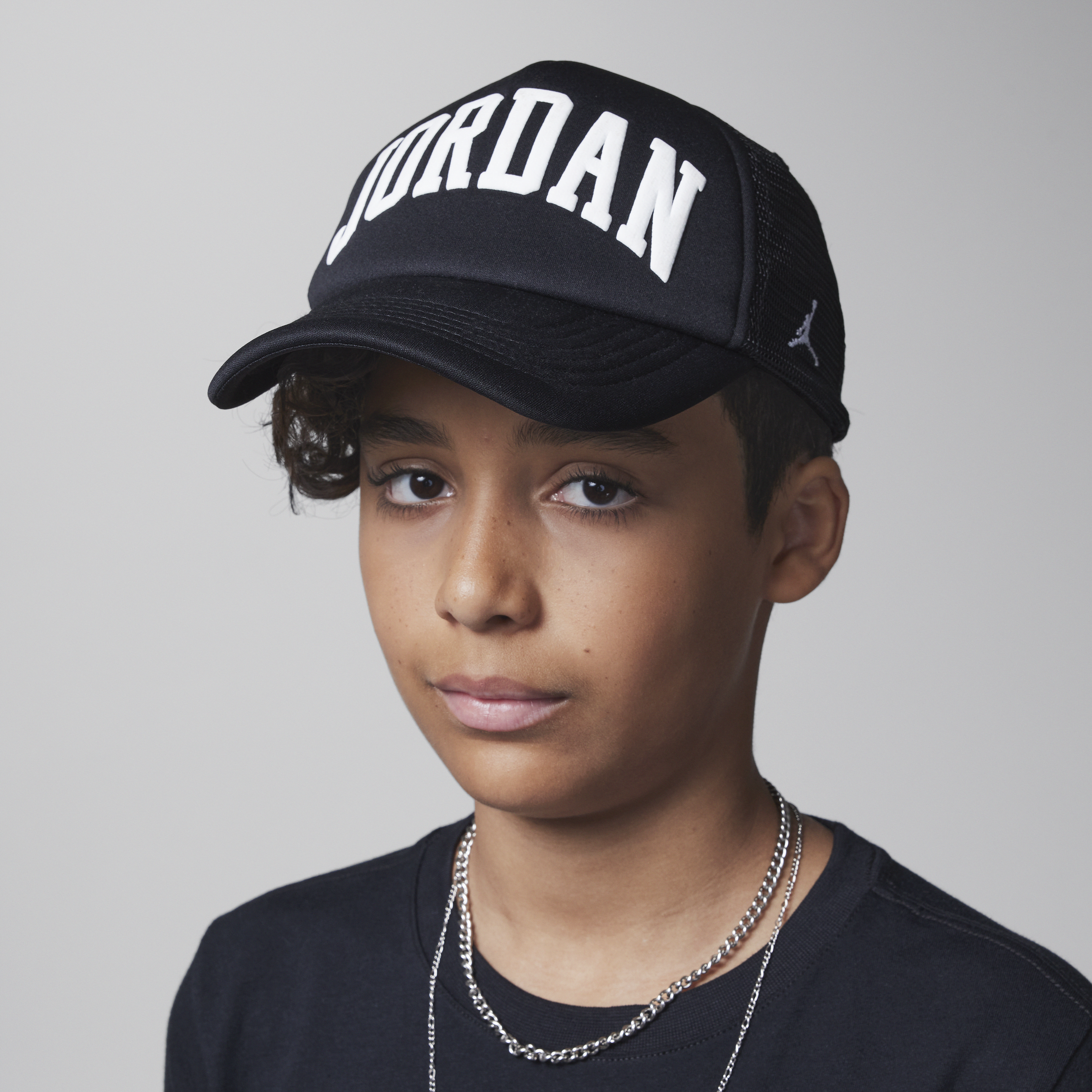【ナイキ(NIKE)公式ストア】ジョーダン ジュニア フォーム トラッカー キャップ HQ7190-010 ブラック 【ナイキ(NIKE)公式ストア】ジョーダン ジュニア フォーム トラッカー キャップ HQ7190-010 ブラック