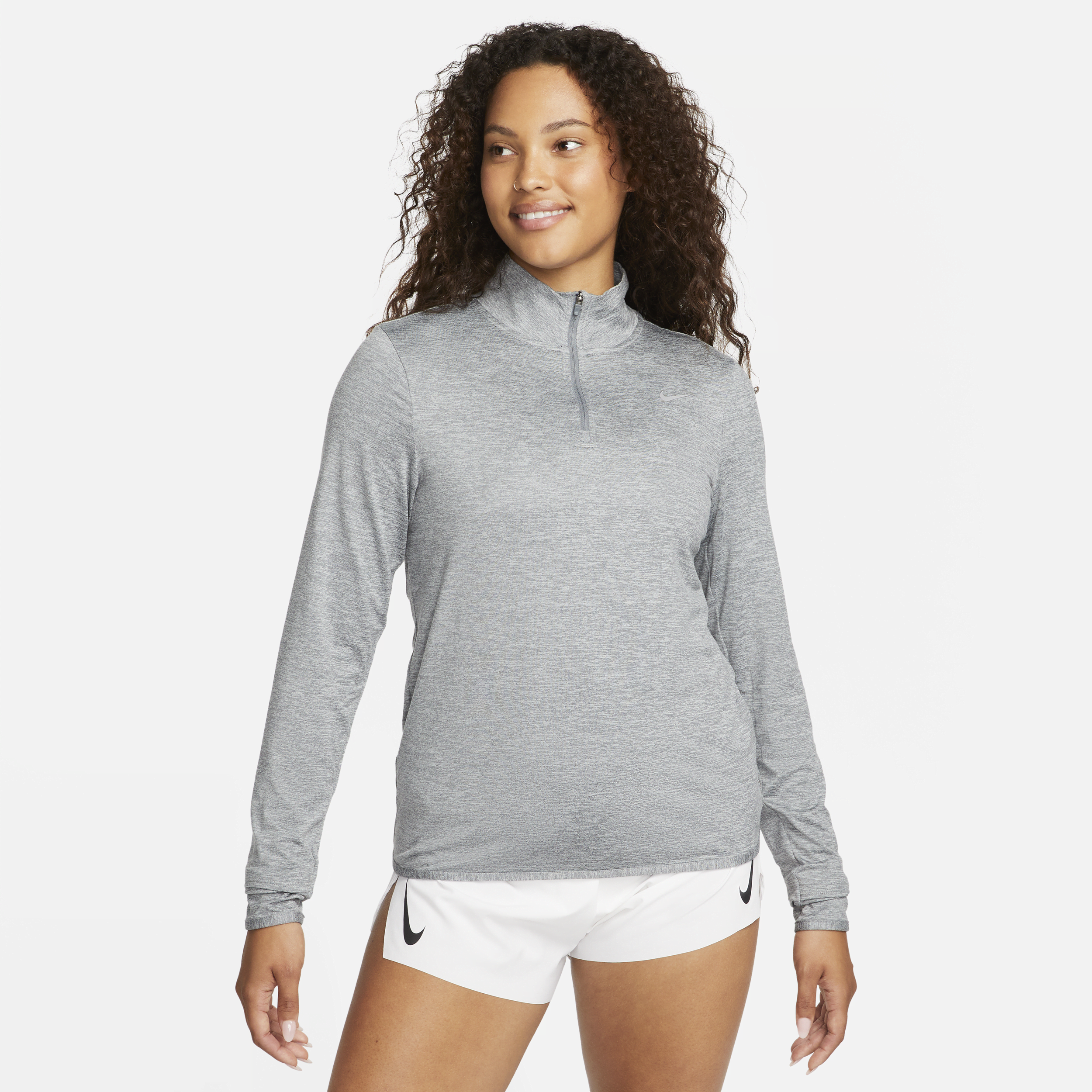 Nike Swift Element-løbetop med UV-beskyttelse og 1/4 lynlås til kvinder - grå
