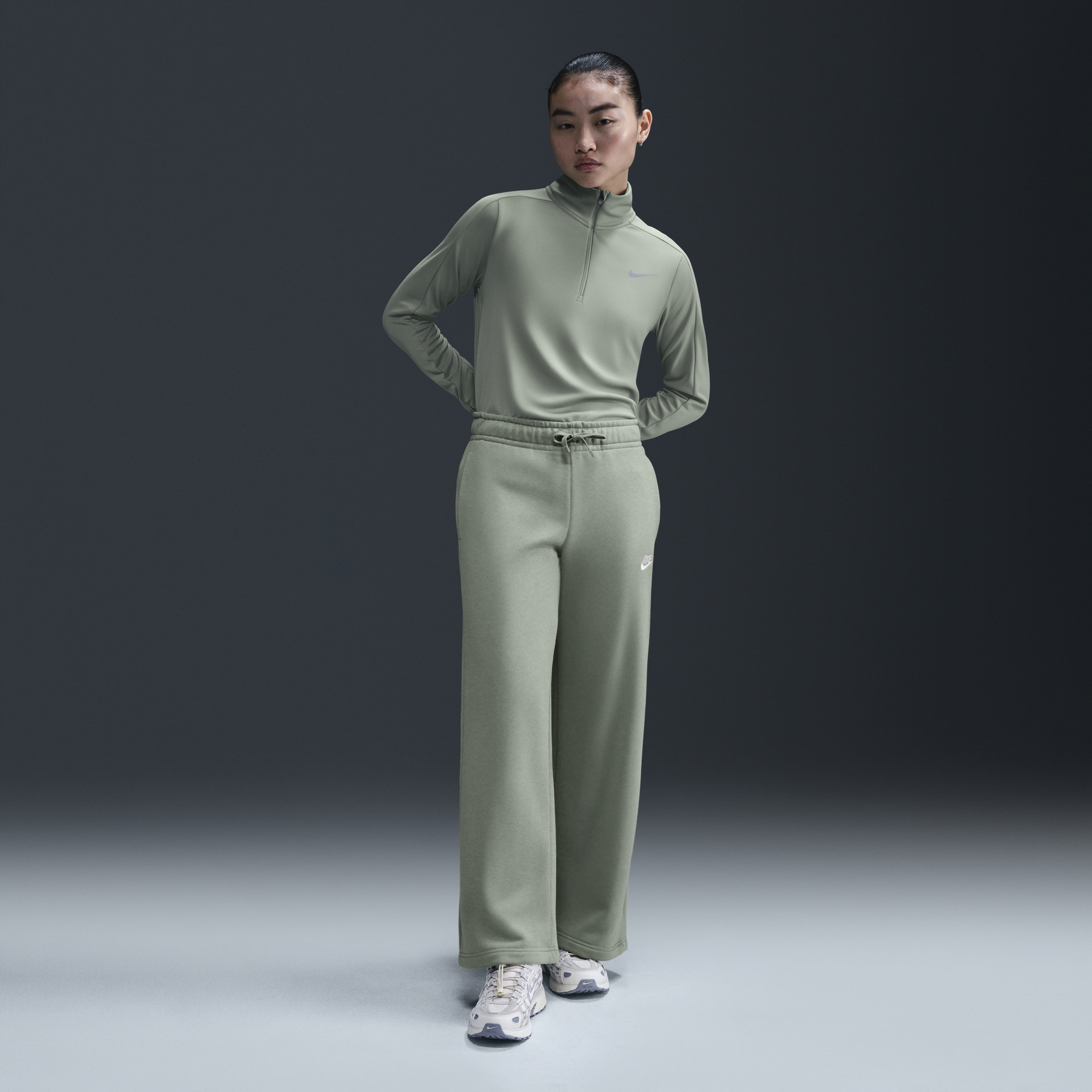 【ナイキ(NIKE)公式ストア】ナイキ スポーツウェア クラブ フリース ウィメンズ ミッドライズ ワイドレッグ スウェットパンツ FB2728-370 グリーン 【ナイキ(NIKE)公式ストア】ナイキ スポーツウェア クラブ フリース ウィメンズ ミッドライズ ワイドレッグ スウェットパンツ FB2728-370 グリーン