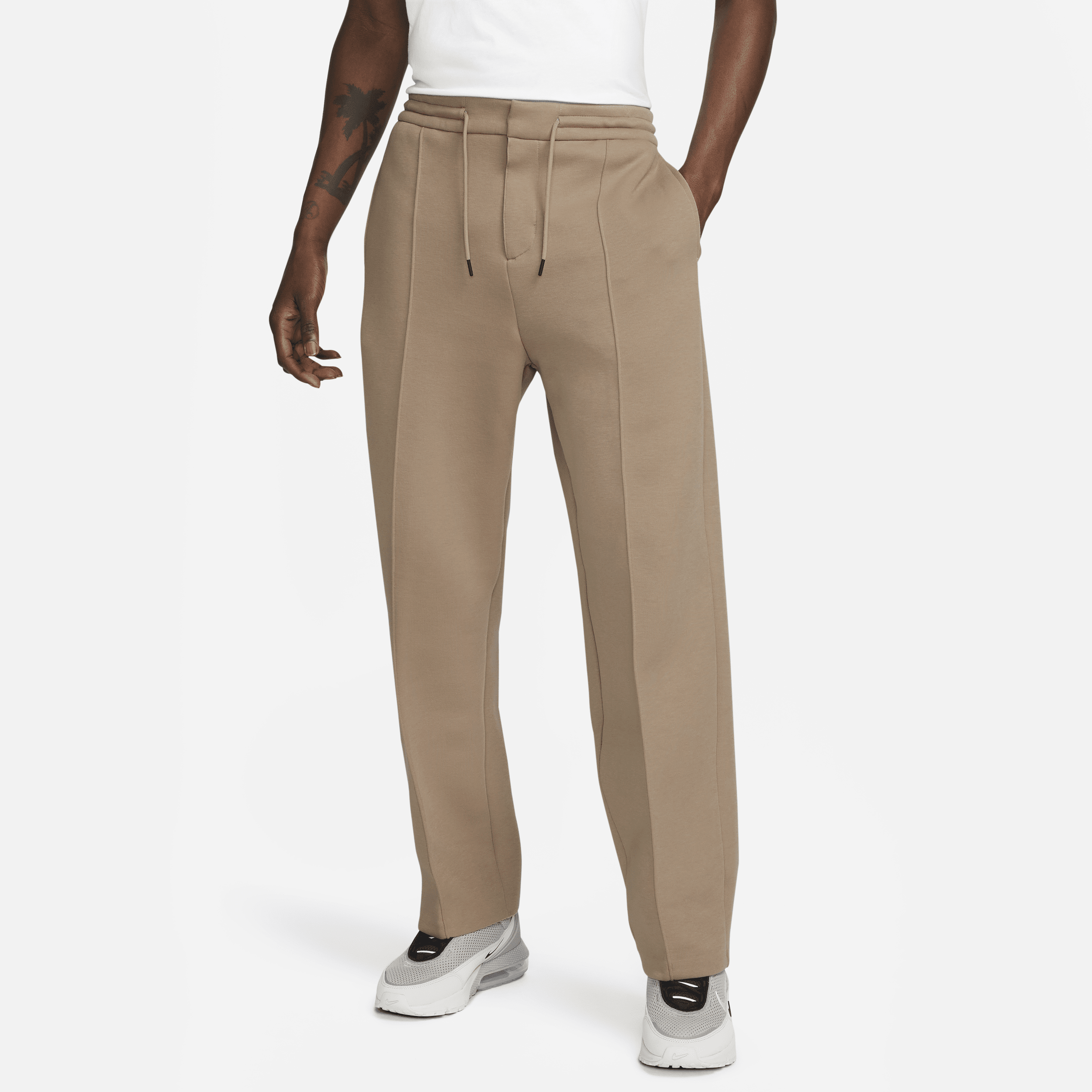 Nike Sportswear Tech Fleece Reimagined-sweatpants med løs pasform og åben kant til mænd - brun