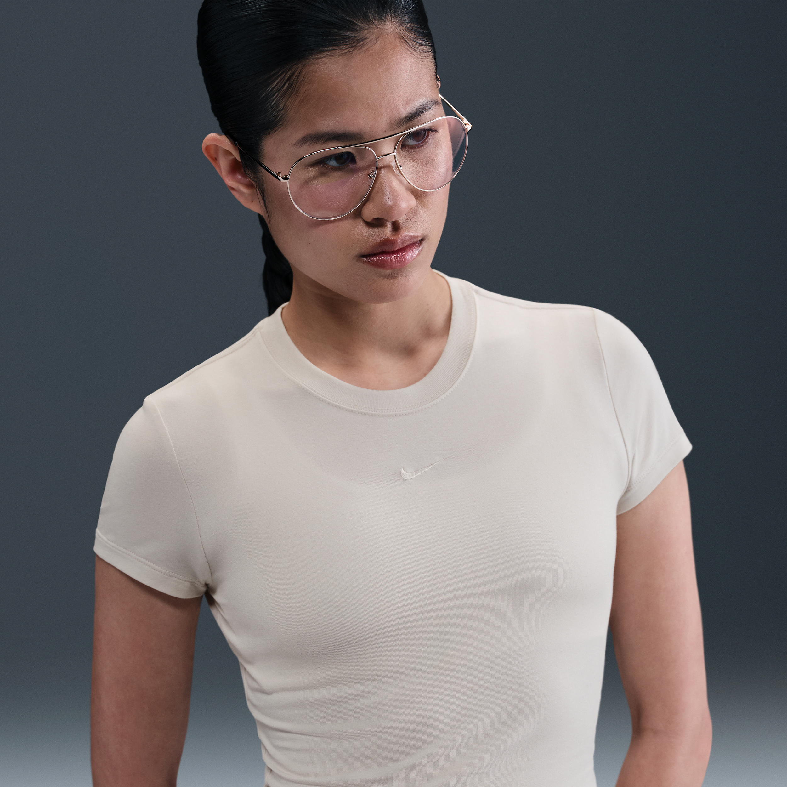 【ナイキ(NIKE)公式ストア】ナイキ スポーツウェア チル ニット ウィメンズ クロップド Tシャツ HF9539-104 ブラウン 【ナイキ(NIKE)公式ストア】ナイキ スポーツウェア チル ニット ウィメンズ クロップド Tシャツ HF9539-104 ブラウン
