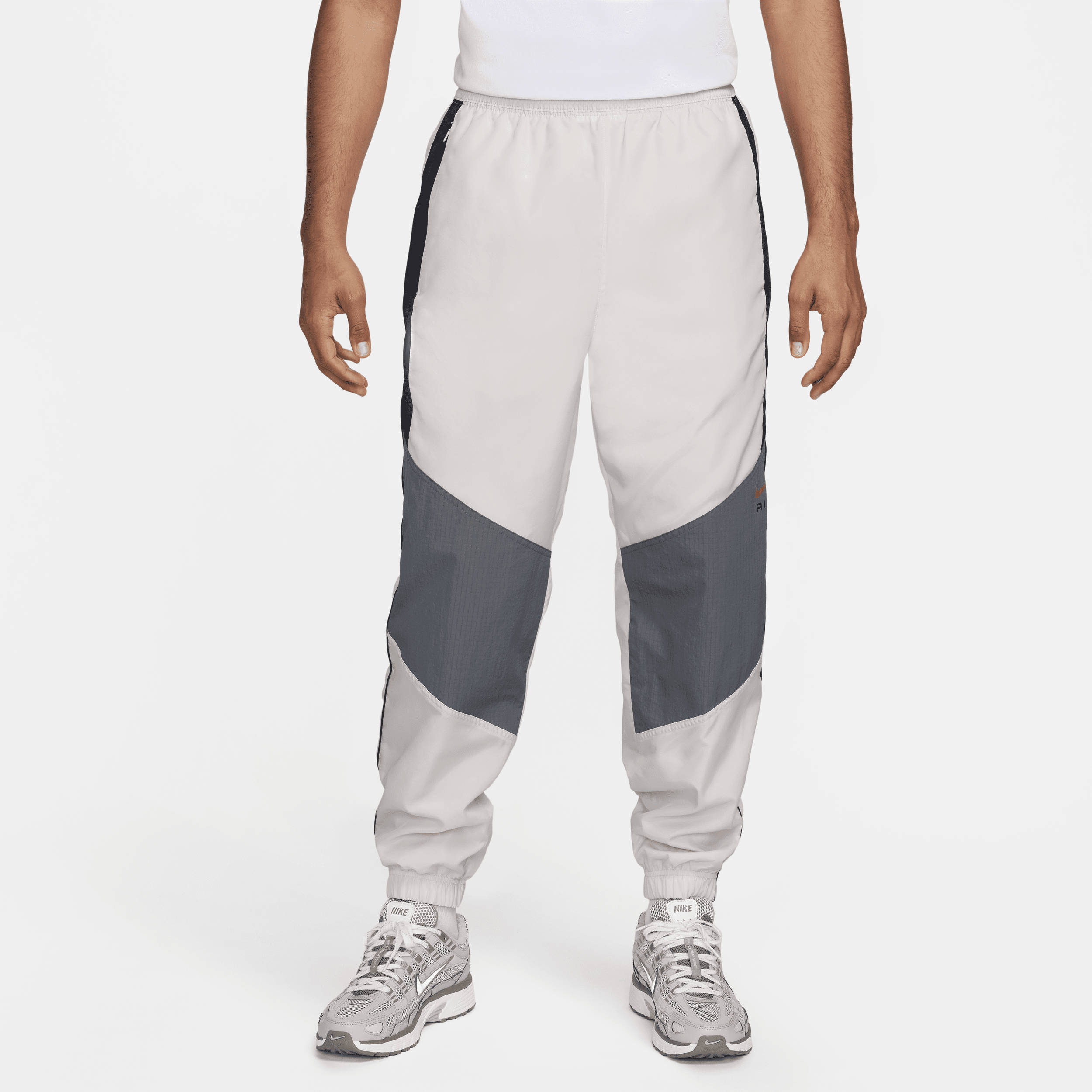 Pantaloni in tessuto Nike Air – Uomo - Marrone
