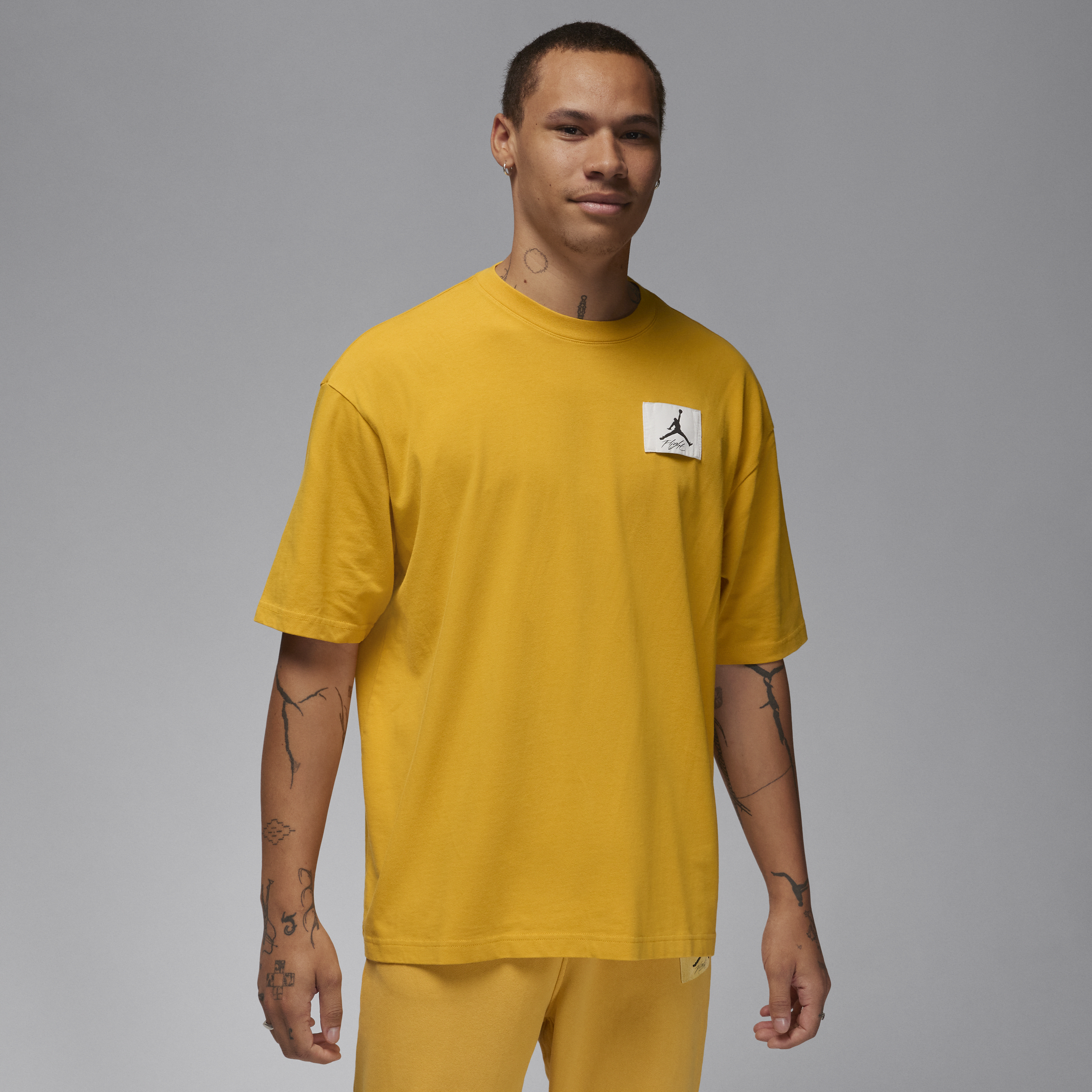 【ナイキ(NIKE)公式ストア】ジョーダン フライト エッセンシャル メンズ オーバーサイズド Tシャツ DZ0605-752 イエロー 【ナイキ(NIKE)公式ストア】ジョーダン フライト エッセンシャル メンズ オーバーサイズド Tシャツ DZ0605-752 イエロー