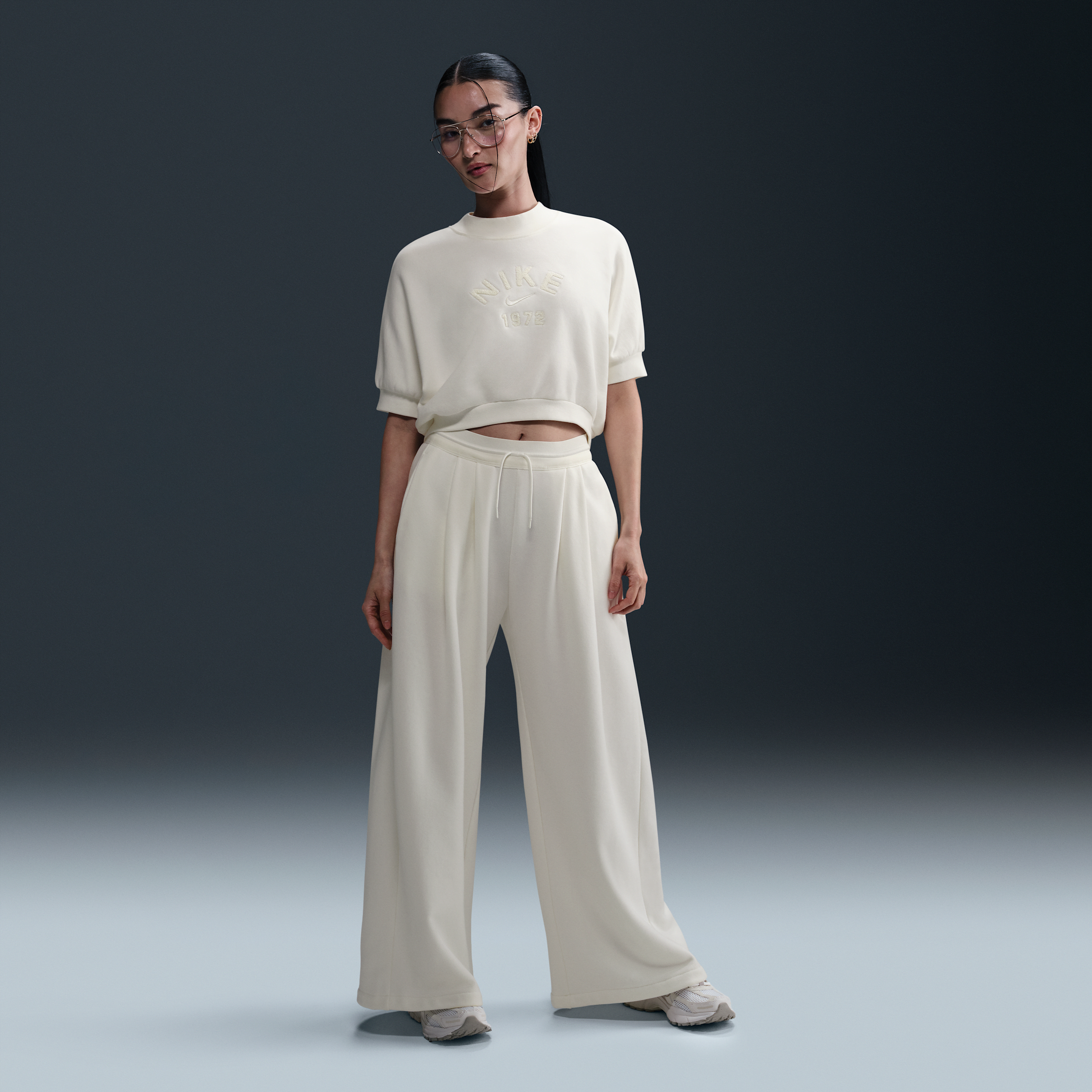 【ナイキ(NIKE)公式ストア】ナイキ スポーツウェア コレクション ウィメンズ ミッドライズ プリーツ フレンチテリー パンツ HF9546-133 ホワイト 【ナイキ(NIKE)公式ストア】ナイキ スポーツウェア コレクション ウィメンズ ミッドライズ プリーツ フレンチテリー パンツ HF9546-133 ホワイト