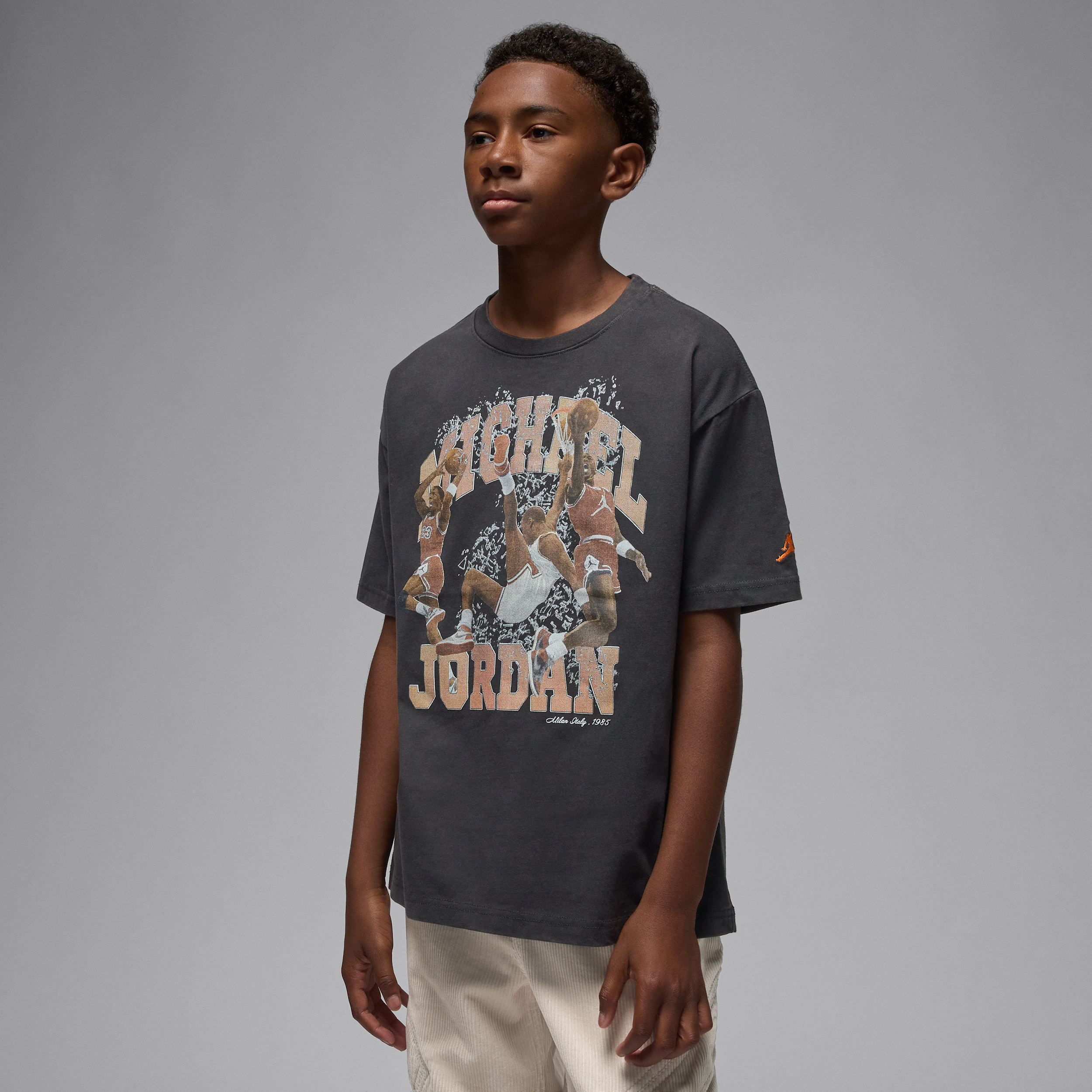 【ナイキ(NIKE)公式ストア】ジョーダン フライト エッセンシャル ジュニア グラフィック Tシャツ IO4612-010 ブラック 【ナイキ(NIKE)公式ストア】ジョーダン フライト エッセンシャル ジュニア グラフィック Tシャツ IO4612-010 ブラック