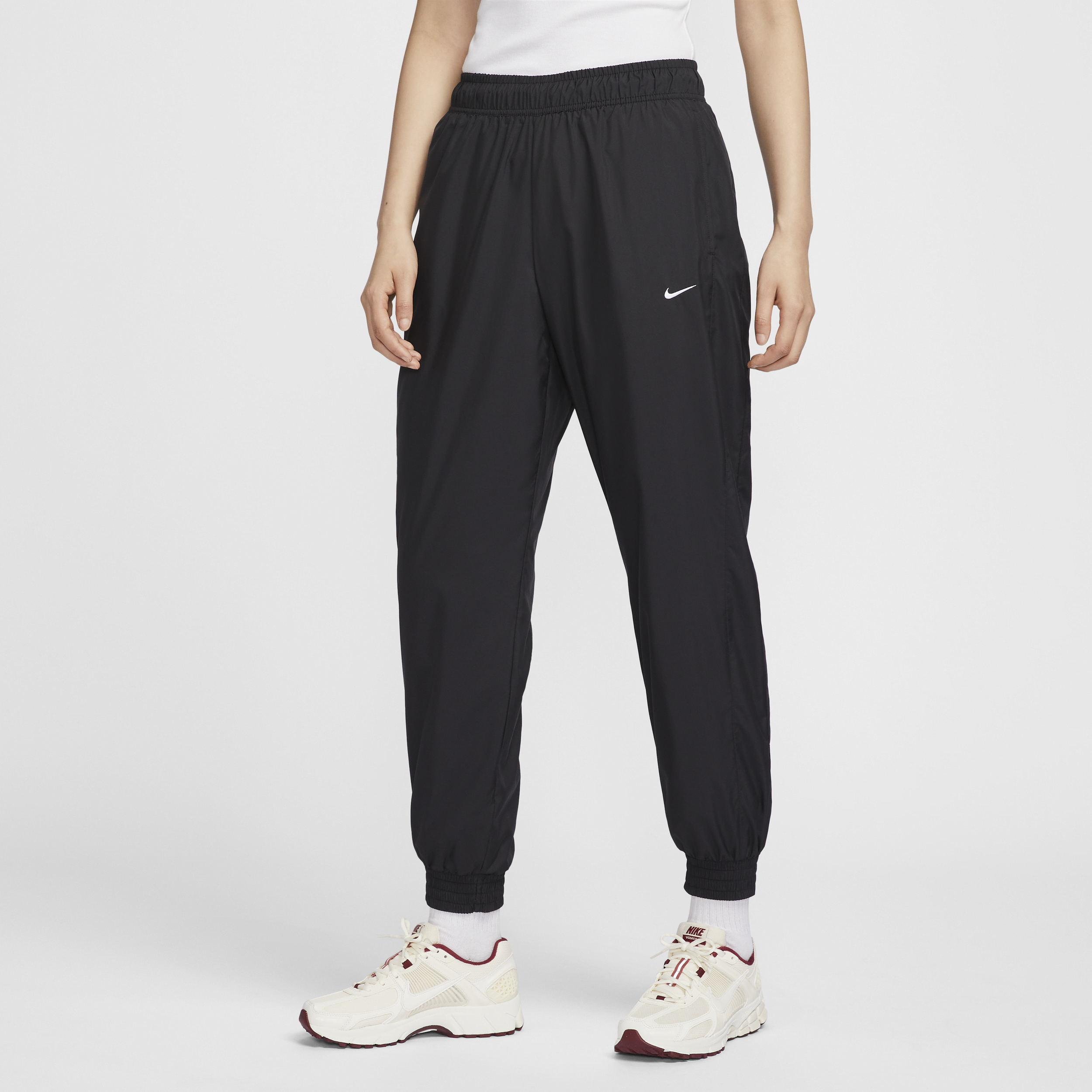 【ナイキ(NIKE)公式ストア】ナイキ スポーツウェア クラシック ウーブン ウィメンズ UV ミッドライズ ルーズ ジョガーパンツ FV7661-010 ブラック 【ナイキ(NIKE)公式ストア】ナイキ スポーツウェア クラシック ウーブン ウィメンズ UV ミッドライズ ルーズ ジョガーパンツ FV7661-010 ブラック