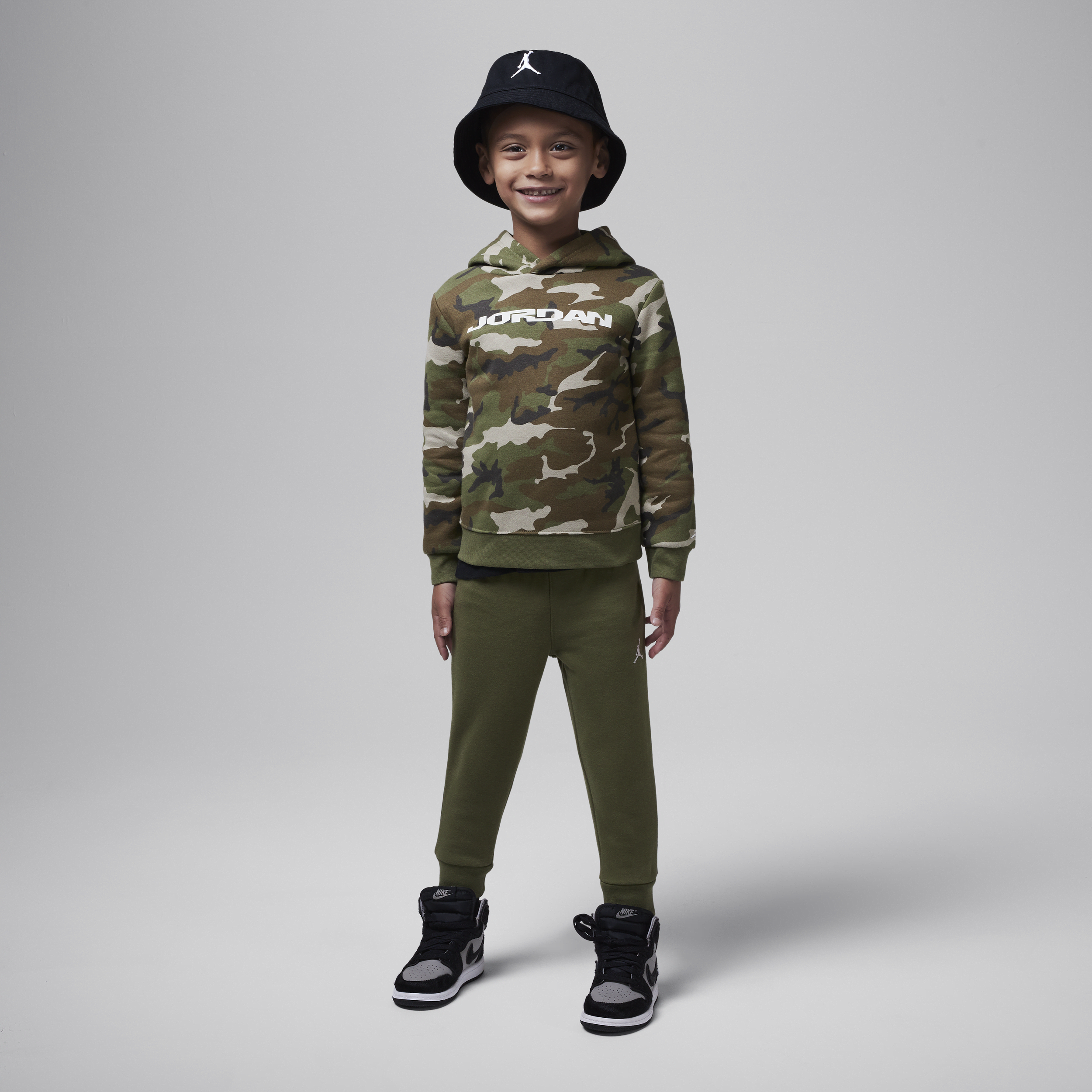 【ナイキ(NIKE)公式ストア】ジョーダン MVP ベビー ツーピース カモ フリース プルオーバー パーカー セットアップ HQ7728-222 グリーン 【ナイキ(NIKE)公式ストア】ジョーダン MVP ベビー ツーピース カモ フリース プルオーバー パーカー セットアップ HQ7728-222 グリーン