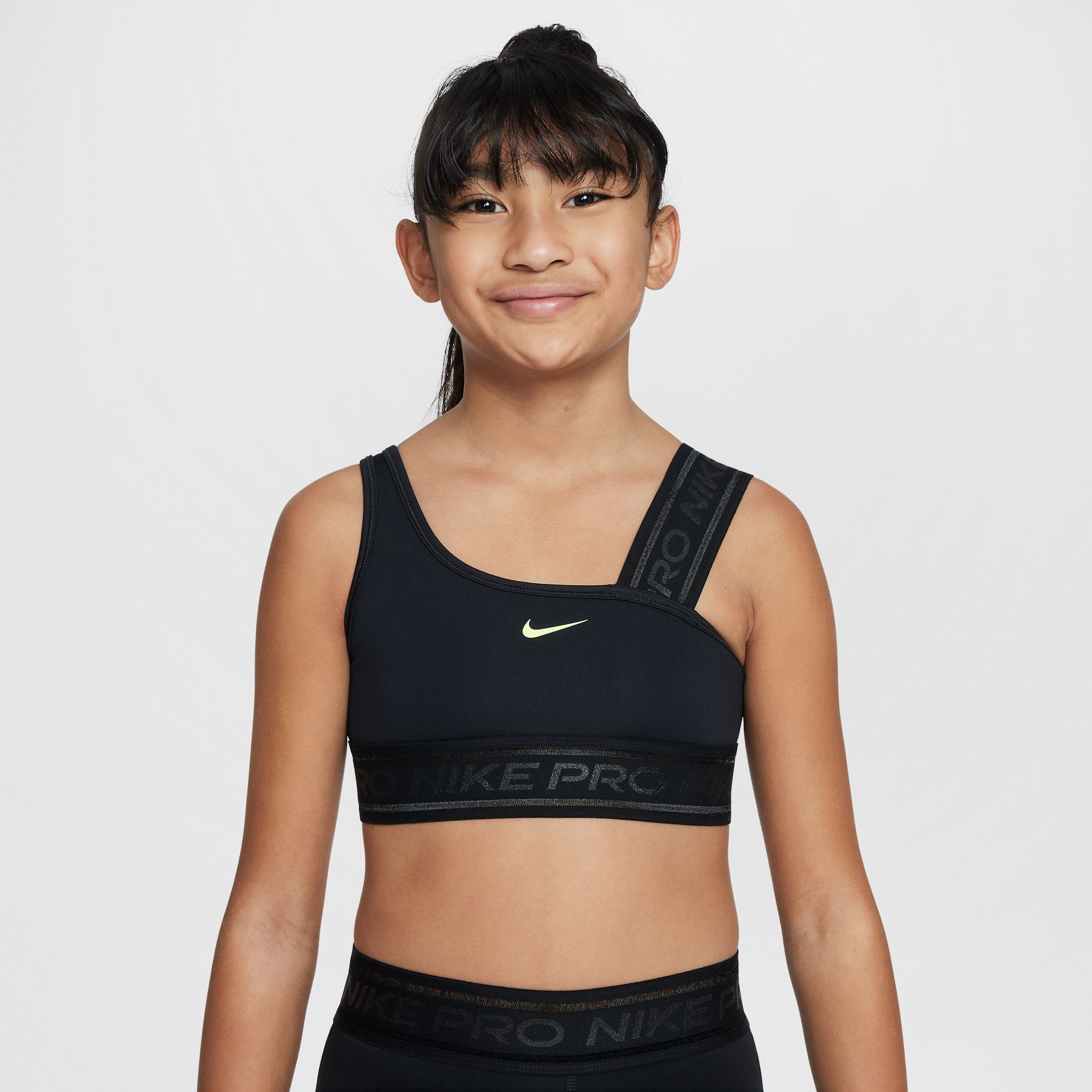 【ナイキ(NIKE)公式ストア】ナイキ プロ スウッシュ ガールズ アシンメトリカル スポーツブラ HJ4250-010 ブラック 【ナイキ(NIKE)公式ストア】ナイキ プロ スウッシュ ガールズ アシンメトリカル スポーツブラ HJ4250-010 ブラック