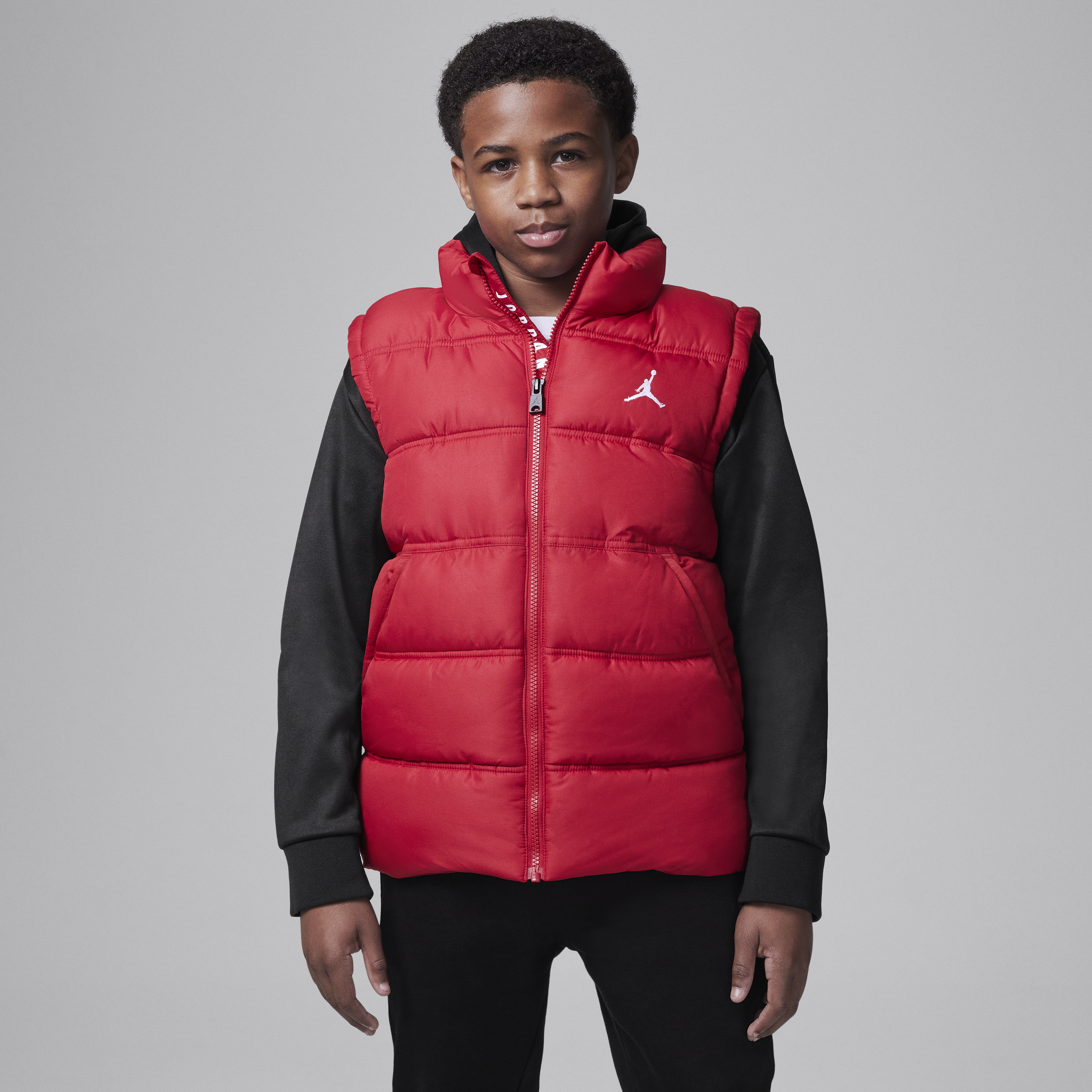 【ナイキ(NIKE)公式ストア】ジョーダン ジュニア 2 ファー ジャケット HQ7059-687 レッド 【ナイキ(NIKE)公式ストア】ジョーダン ジュニア 2 ファー ジャケット HQ7059-687 レッド