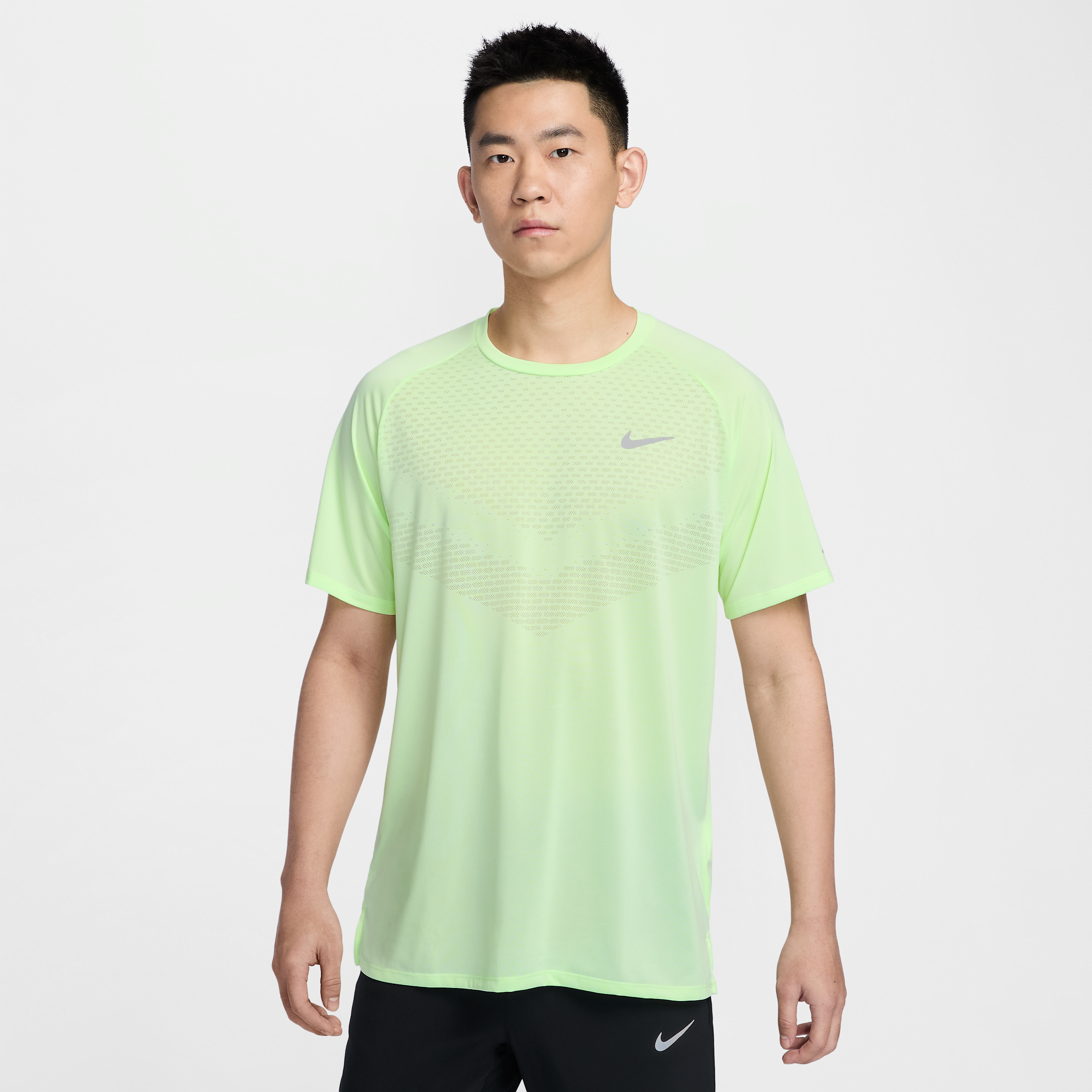 【ナイキ(NIKE)公式ストア】ナイキ ストライド メンズ Dri-FIT ADV ショートスリーブ ランニングトップ HV5204-701 イエロー 【ナイキ(NIKE)公式ストア】ナイキ ストライド メンズ Dri-FIT ADV ショートスリーブ ランニングトップ HV5204-701 イエロー