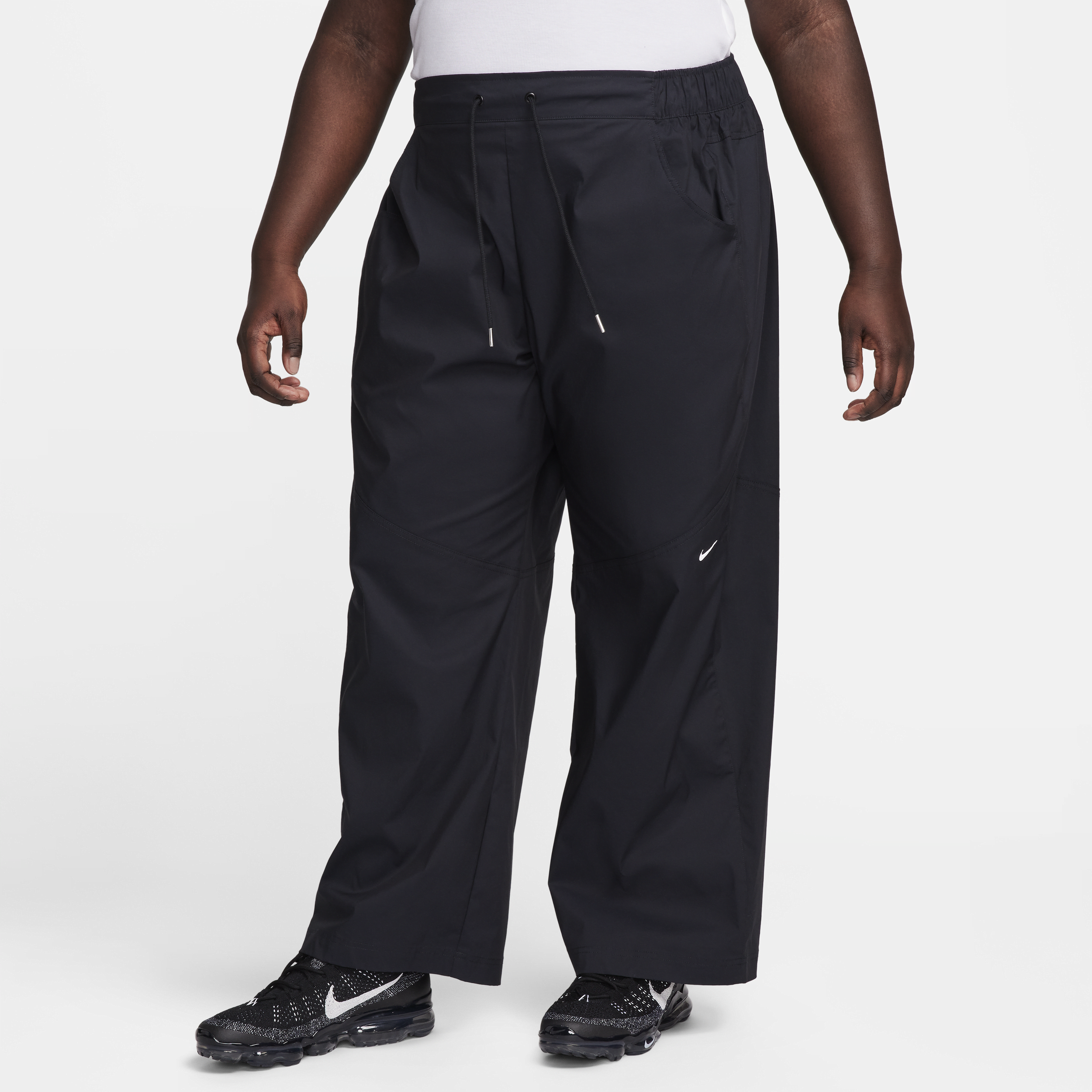 Vævede Nike Sportswear Essential-bukser med høj talje til kvinder (plus size) - sort