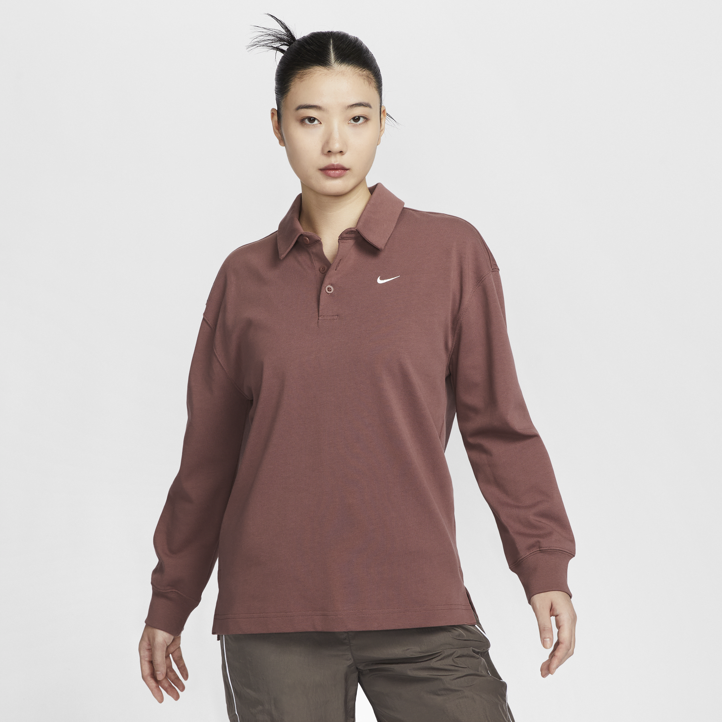 【ナイキ(NIKE)公式ストア】ナイキ スポーツウェア エッセンシャル ウィメンズ オーバーサイズド ロングスリーブ ポロ FZ5814-218 ブラウン 【ナイキ(NIKE)公式ストア】ナイキ スポーツウェア エッセンシャル ウィメンズ オーバーサイズド ロングスリーブ ポロ FZ5814-218 ブラウン