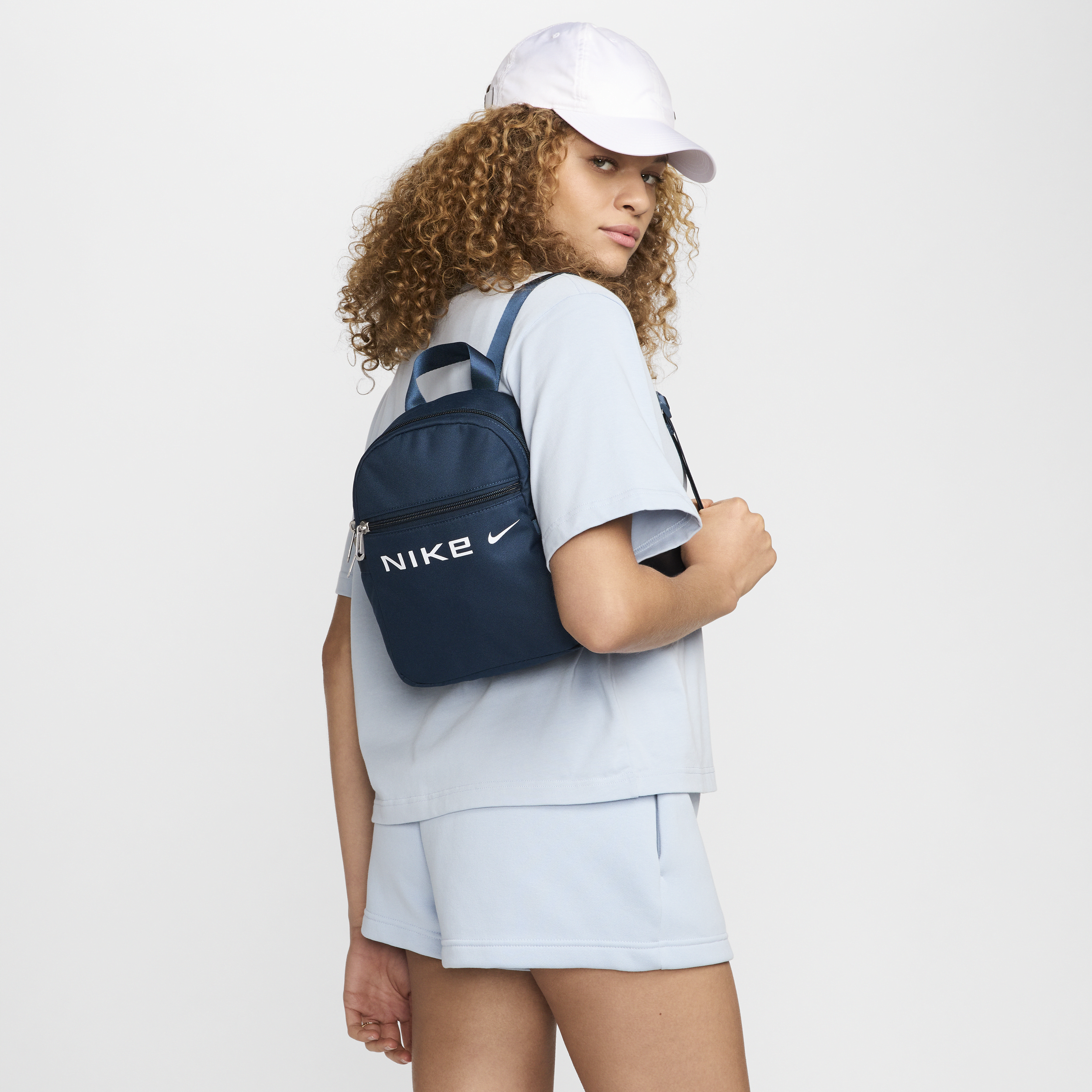 【ナイキ(NIKE)公式ストア】ナイキ スポーツウェア フューチュラ ウィメンズ ミニ バックパック (6L) FZ2474-478 ブルー 【ナイキ(NIKE)公式ストア】ナイキ スポーツウェア フューチュラ ウィメンズ ミニ バックパック (6L) FZ2474-478 ブルー
