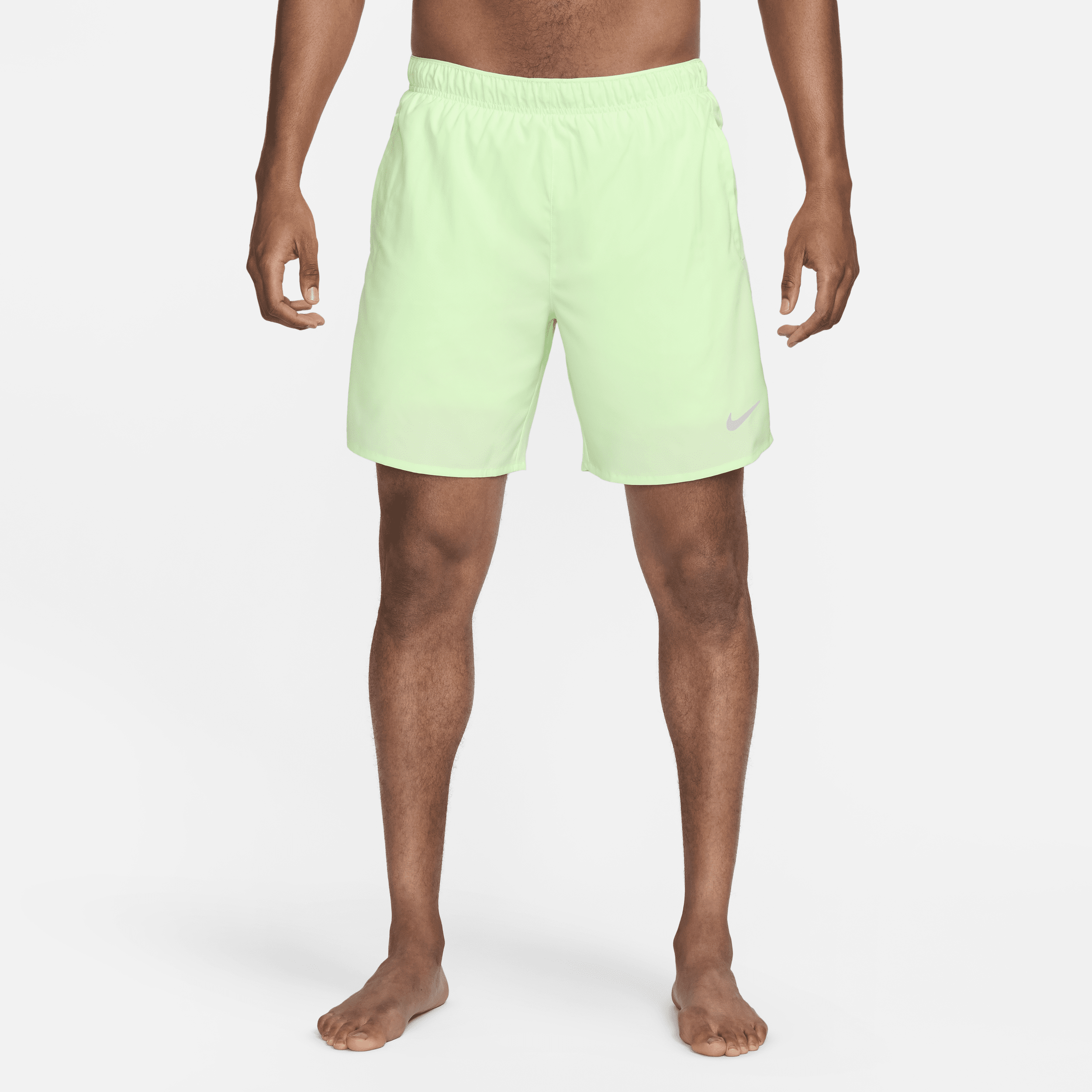 Nike Challenger Pantalón corto de running Dri-FIT de 18 cm 2 en 1 - Hombre - Verde