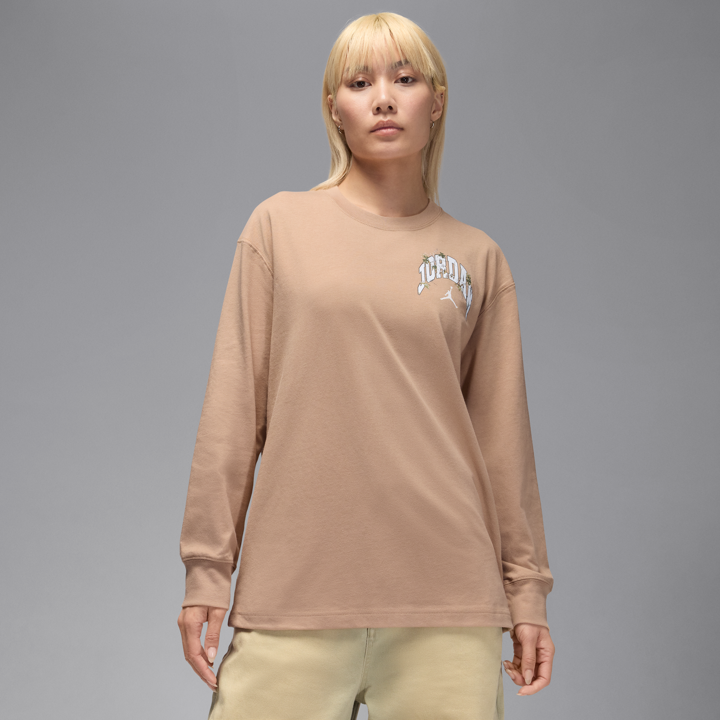 【ナイキ(NIKE)公式ストア】ジョーダン ブルックリン ウィメンズ リアルツリー オーバーサイズド ロングスリーブ Tシャツ HV0449-200 ブラウン 【ナイキ(NIKE)公式ストア】ジョーダン ブルックリン ウィメンズ リアルツリー オーバーサイズド ロングスリーブ Tシャツ HV0449-200 ブラウン