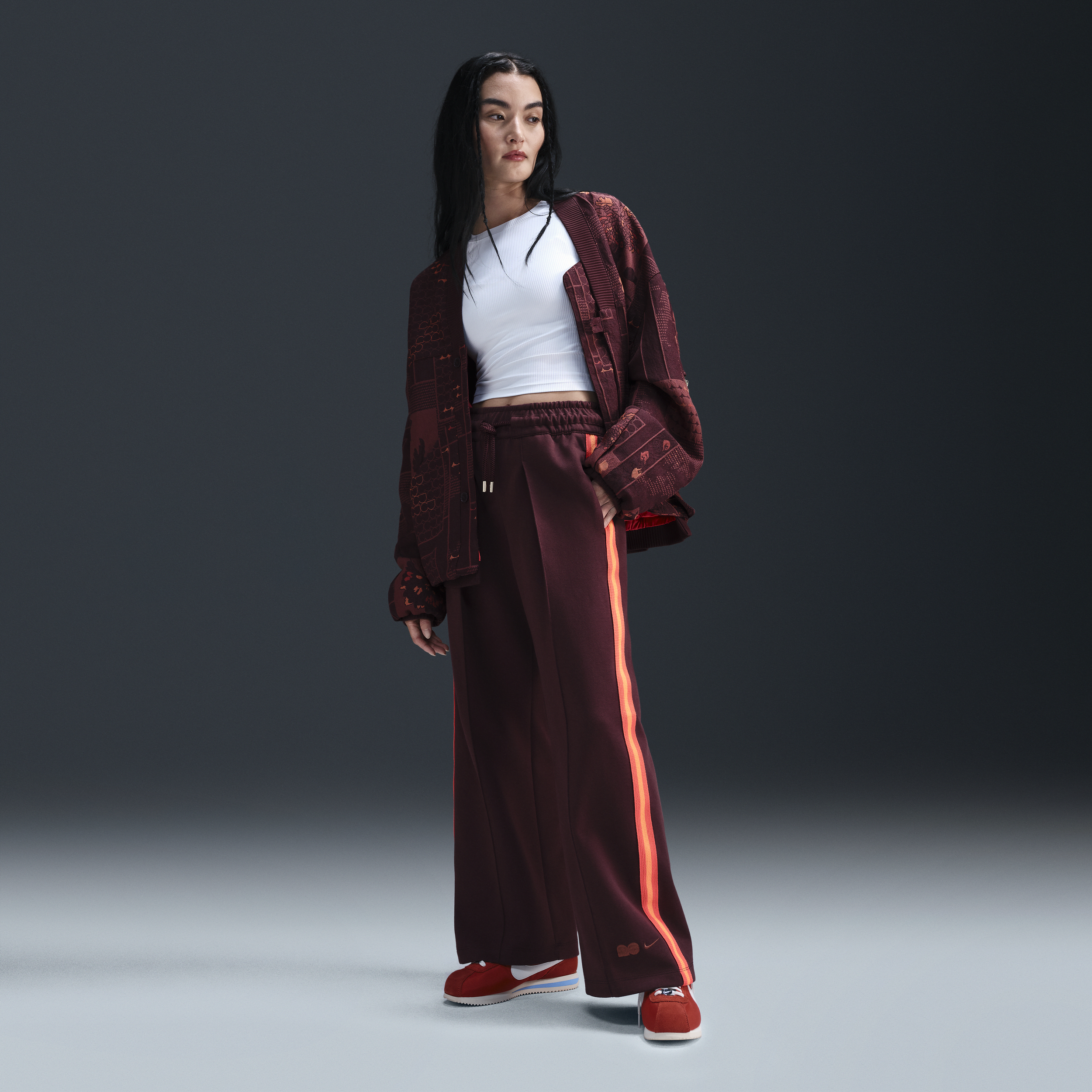 【ナイキ(NIKE)公式ストア】大坂 なおみ ウィメンズ ハイウエスト ルーズ ニット パンツ FV7799-652 レッド 【ナイキ(NIKE)公式ストア】大坂 なおみ ウィメンズ ハイウエスト ルーズ ニット パンツ FV7799-652 レッド