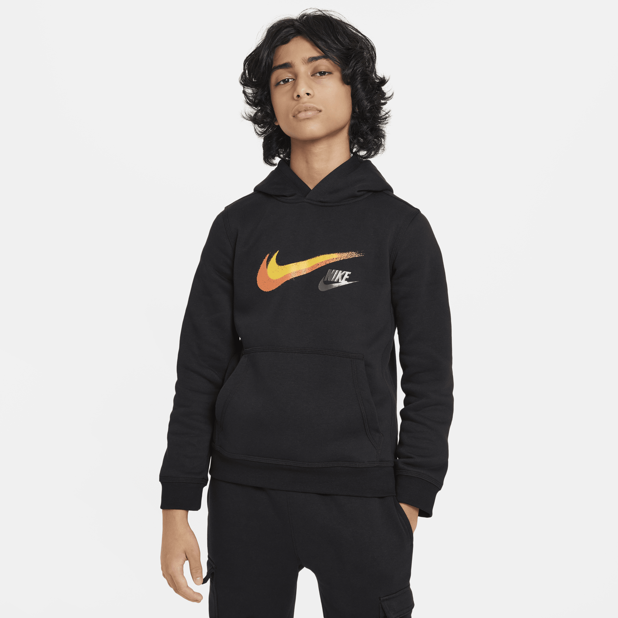 Nike Sportswear-pullover-hættetrøje i fleece med grafik til større børn (drenge) - sort