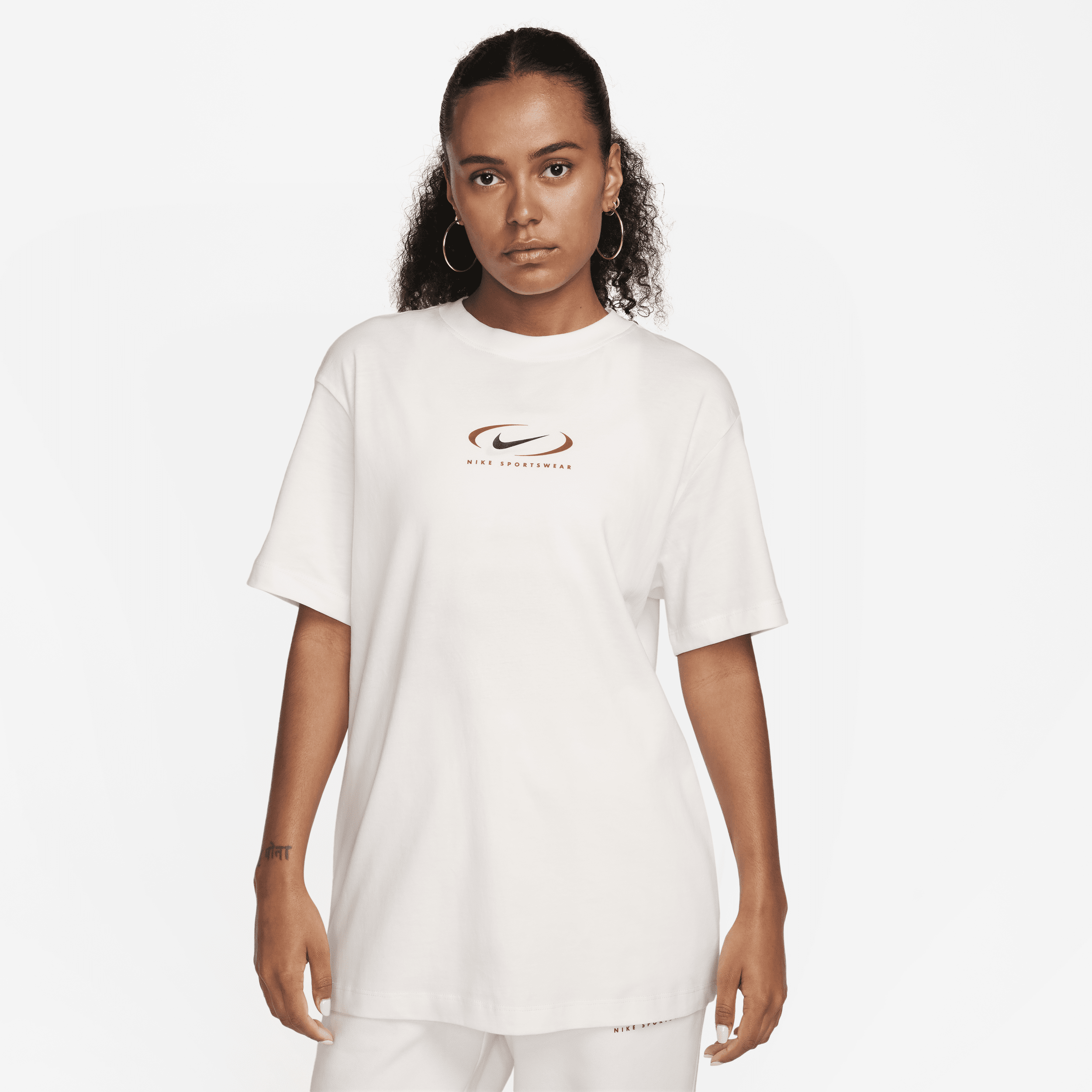 Nike Sportswear-T-shirt med grafik til kvinder - hvid