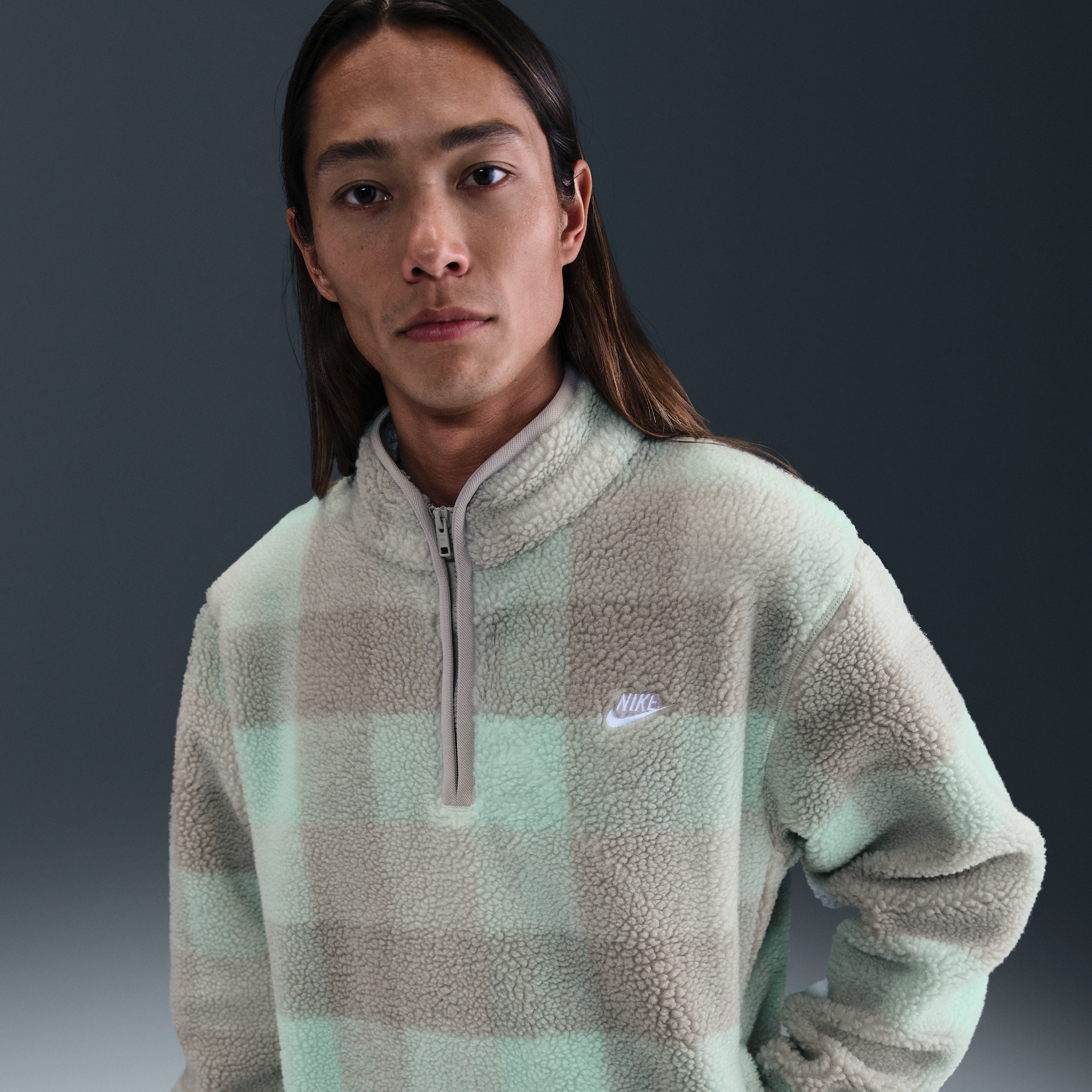 【ナイキ（NIKE）公式ストア】ナイキ クラブ メンズ ウィンタライズド ハーフジップ FZ0898-353 グリーン