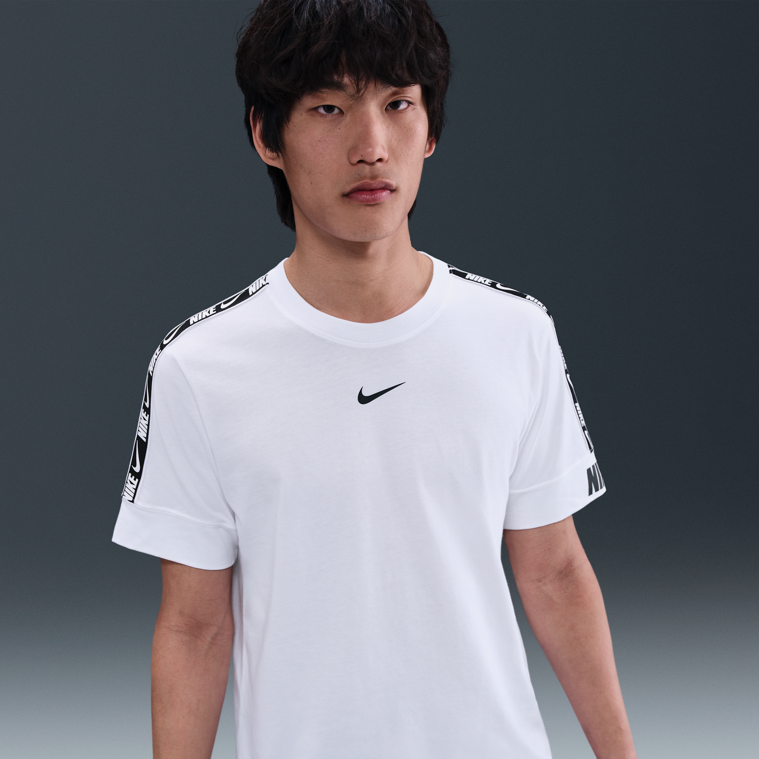 【ナイキ(NIKE)公式ストア】ナイキ スポーツウェア リピート メンズ Tシャツ IM3445-100 ホワイト 【ナイキ(NIKE)公式ストア】ナイキ スポーツウェア リピート メンズ Tシャツ IM3445-100 ホワイト
