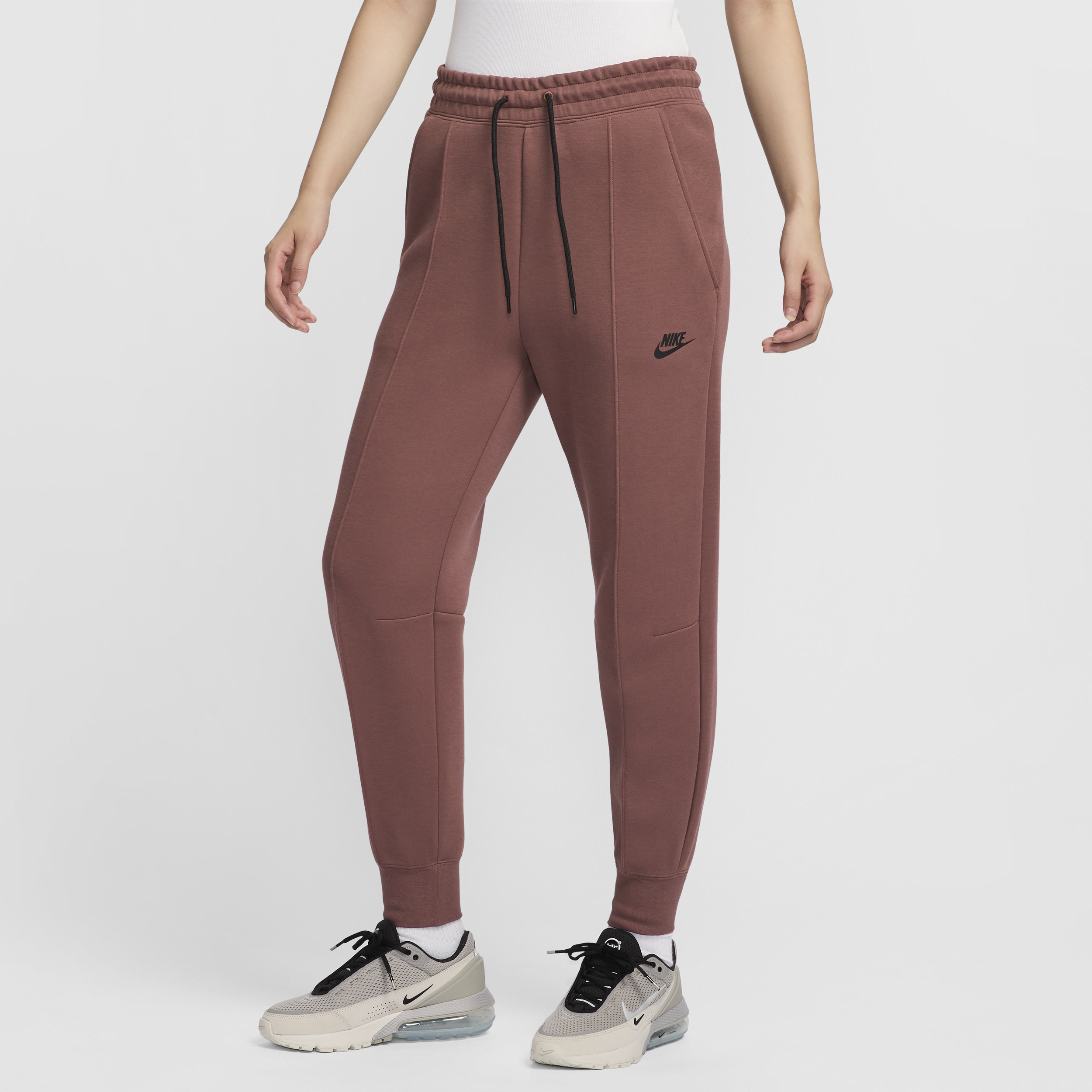 【ナイキ(NIKE)公式ストア】ナイキ スポーツウェア テック フリース ウィメンズ ミッドライズ ジョガーパンツ FB8331-218 ブラウン 【ナイキ(NIKE)公式ストア】ナイキ スポーツウェア テック フリース ウィメンズ ミッドライズ ジョガーパンツ FB8331-218 ブラウン