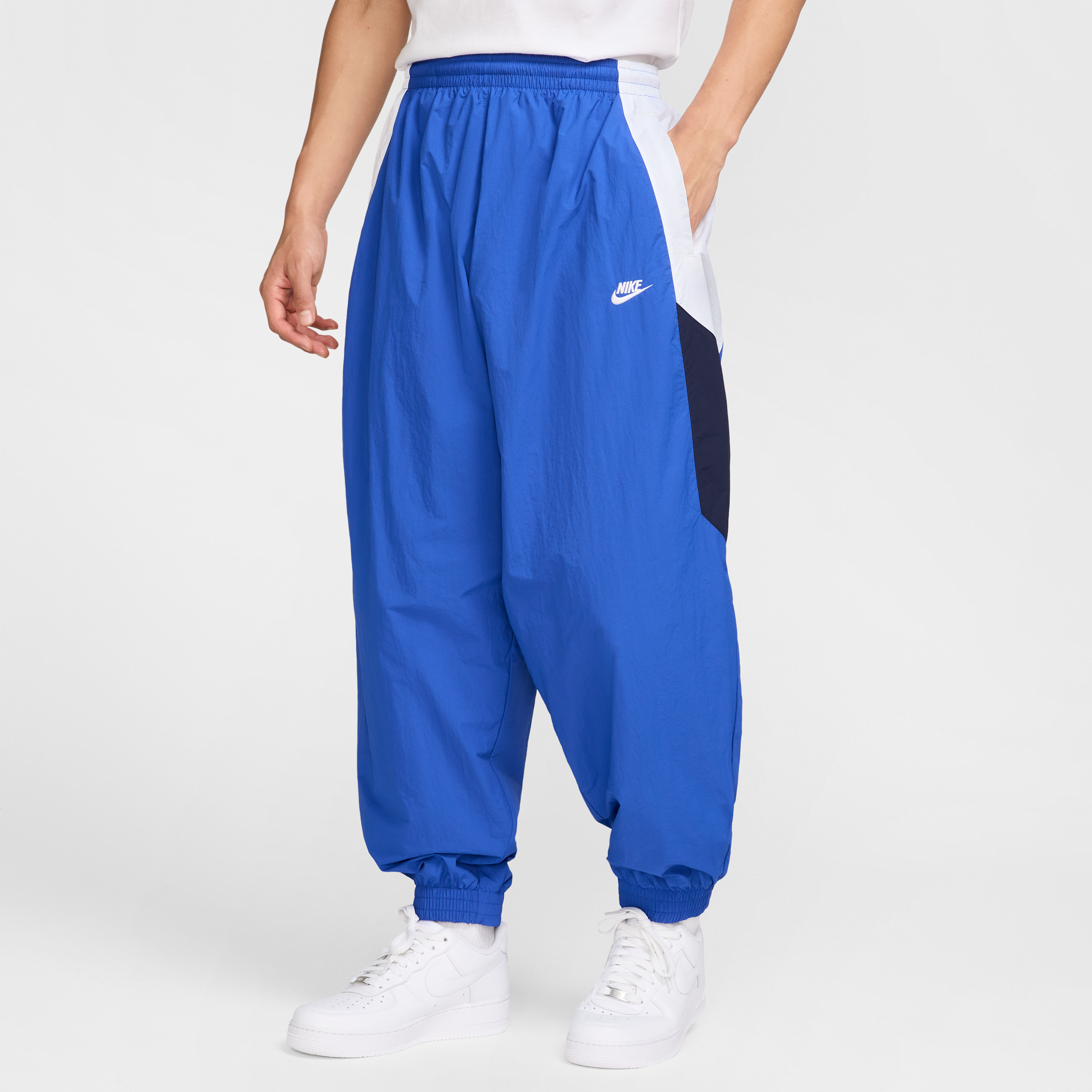 【ナイキ(NIKE)公式ストア】ナイキ クラブ メンズ オーバーサイズド ウーブン トラックパンツ HQ6115-480 ブルー 【ナイキ(NIKE)公式ストア】ナイキ クラブ メンズ オーバーサイズド ウーブン トラックパンツ HQ6115-480 ブルー
