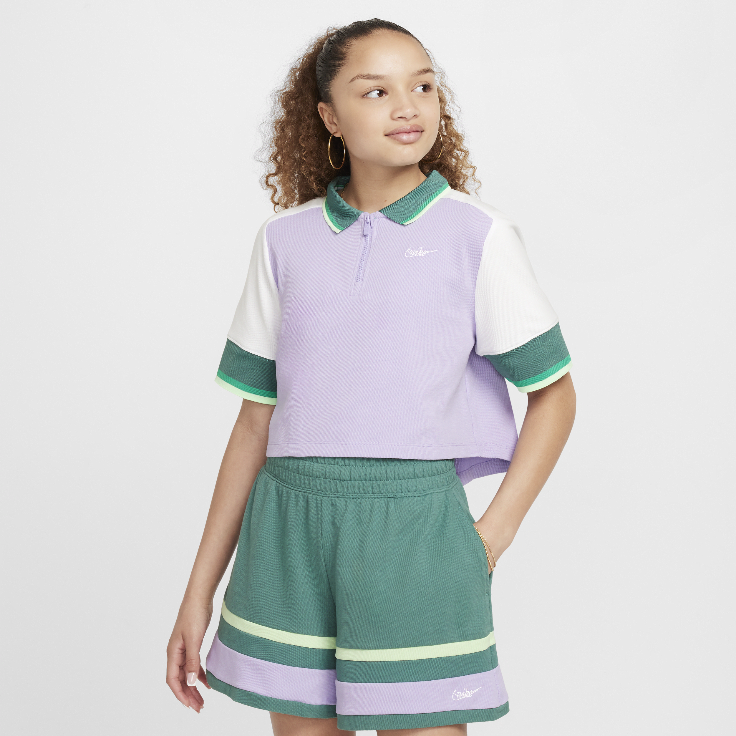 【ナイキ(NIKE)公式ストア】ナイキ スポーツウェア ガールズ クロップ トップ FV0188-515 パープル 【ナイキ(NIKE)公式ストア】ナイキ スポーツウェア ガールズ クロップ トップ FV0188-515 パープル