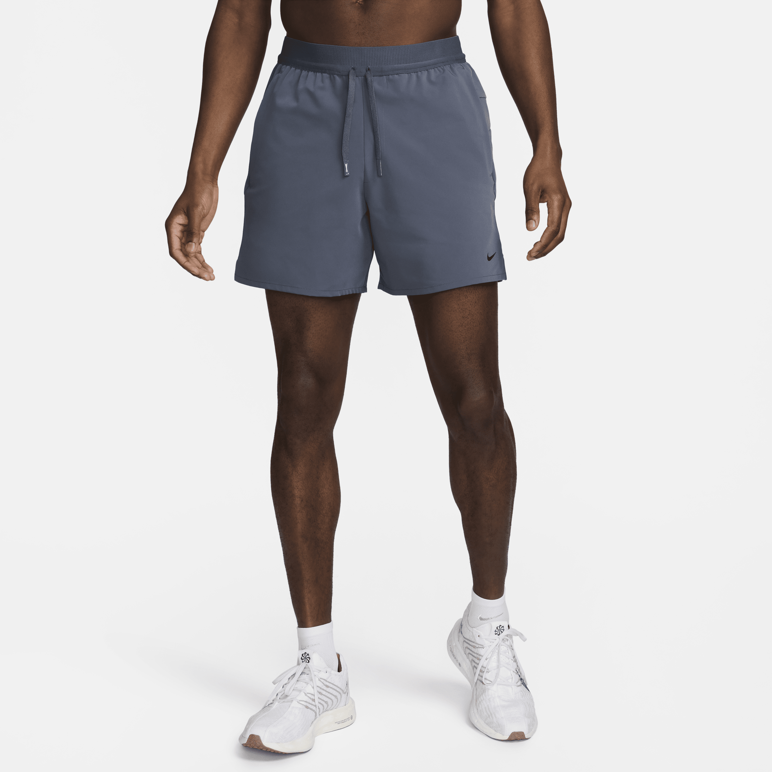 Nike A.P.S. Pantalón corto Dri-FIT versátil de 15 cm - Hombre - Azul